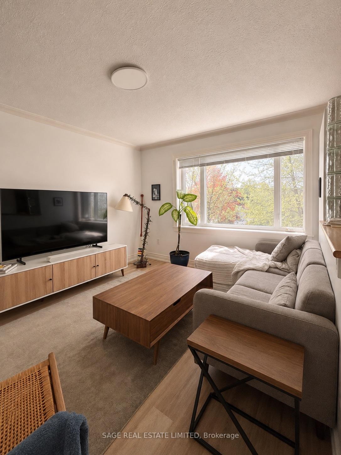 Photo 3 of 73 Cynthia Road, Toronto, Rockcliffe-Smythe — HOMEH