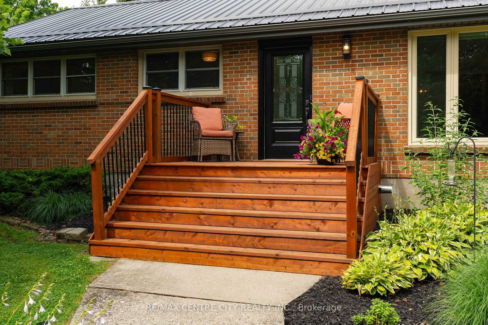 Photo 3 of 137 Centennial Avenue, Central Elgin — HOMEH