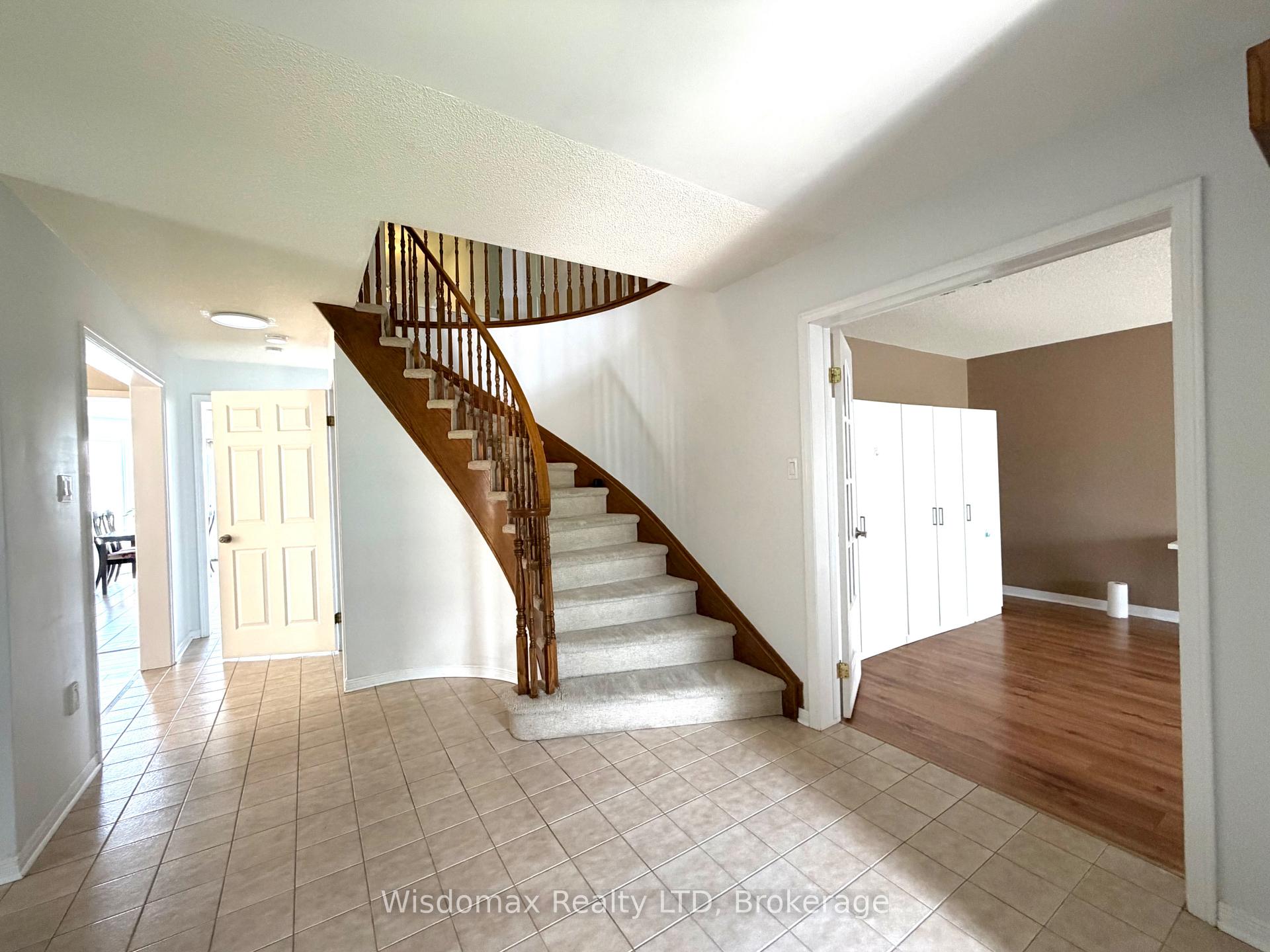 Photo 3 of 1 Crysler Crescent, Thorold, Confederation Heights — HOMEH