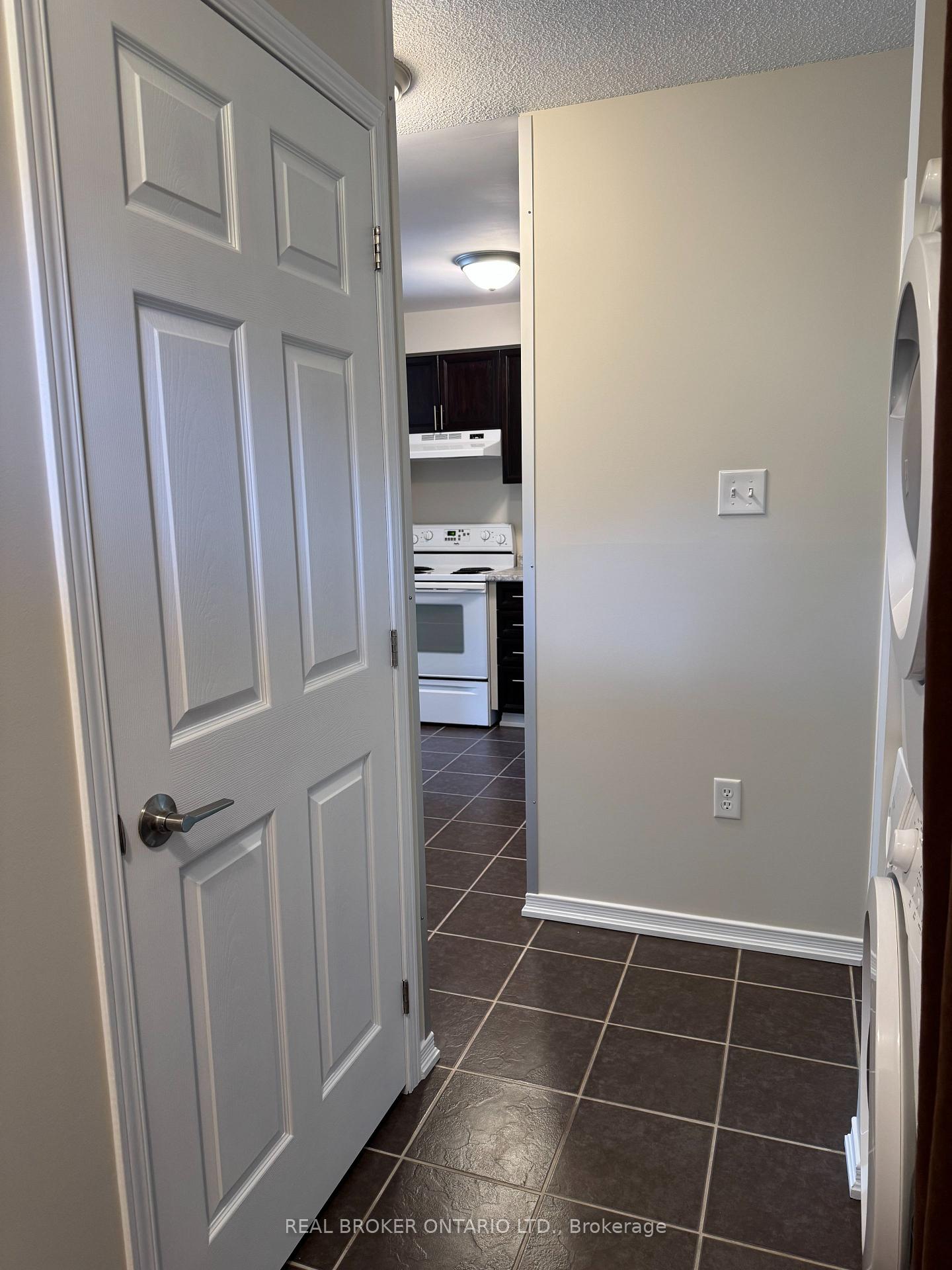Photo 6 of Unit 5, 5 Sawmill Road, Barrie, Ardagh — HOMEH