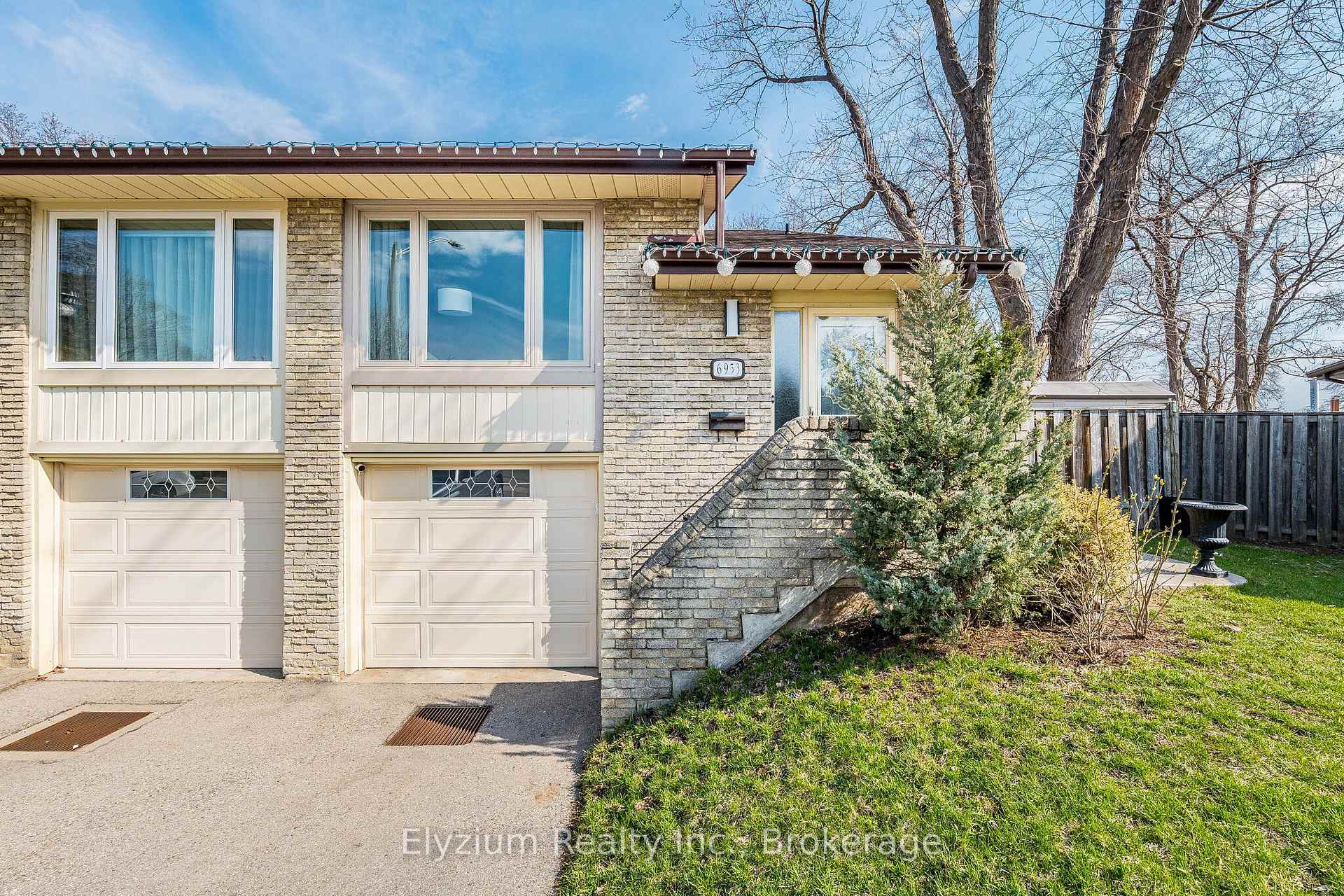 Photo 1 of 6953 Cherbourg Gardens, Mississauga, Meadowvale — HOMEH