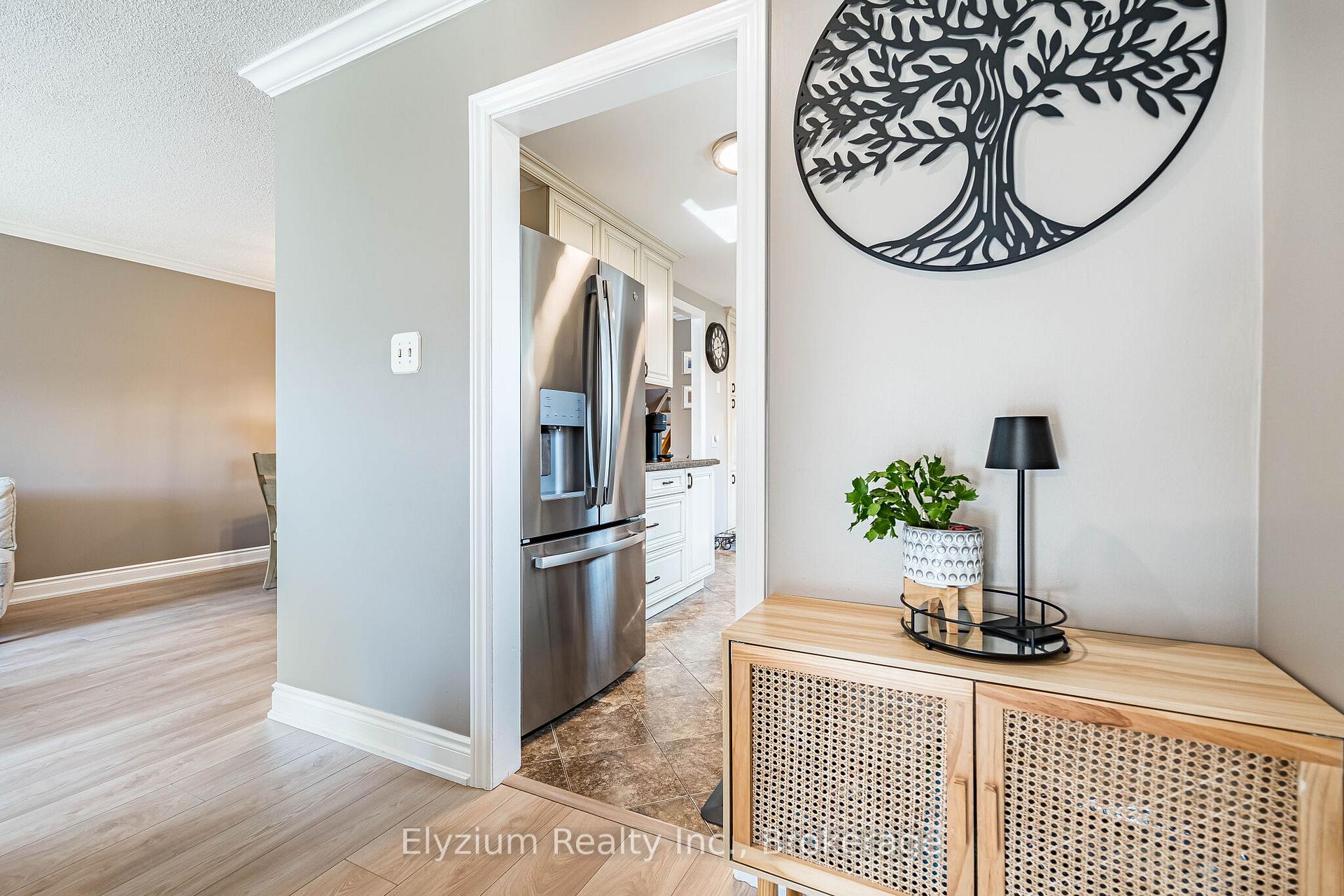 Photo 6 of 6953 Cherbourg Gardens, Mississauga, Meadowvale — HOMEH