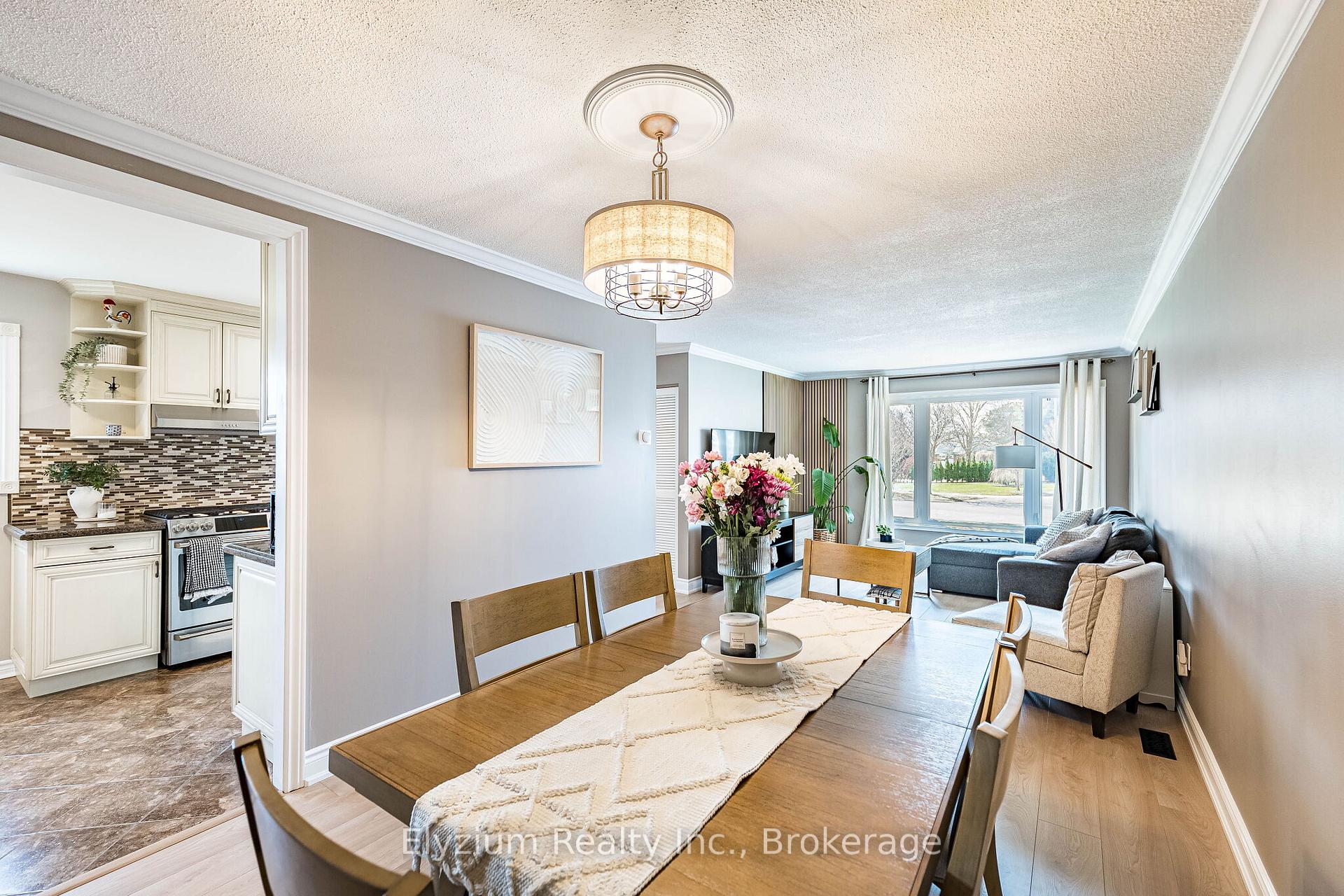 Photo 12 of 6953 Cherbourg Gardens, Mississauga, Meadowvale — HOMEH