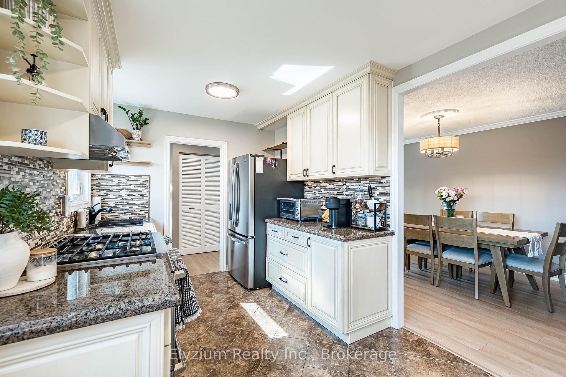Photo 15 of 6953 Cherbourg Gardens, Mississauga, Meadowvale — HOMEH
