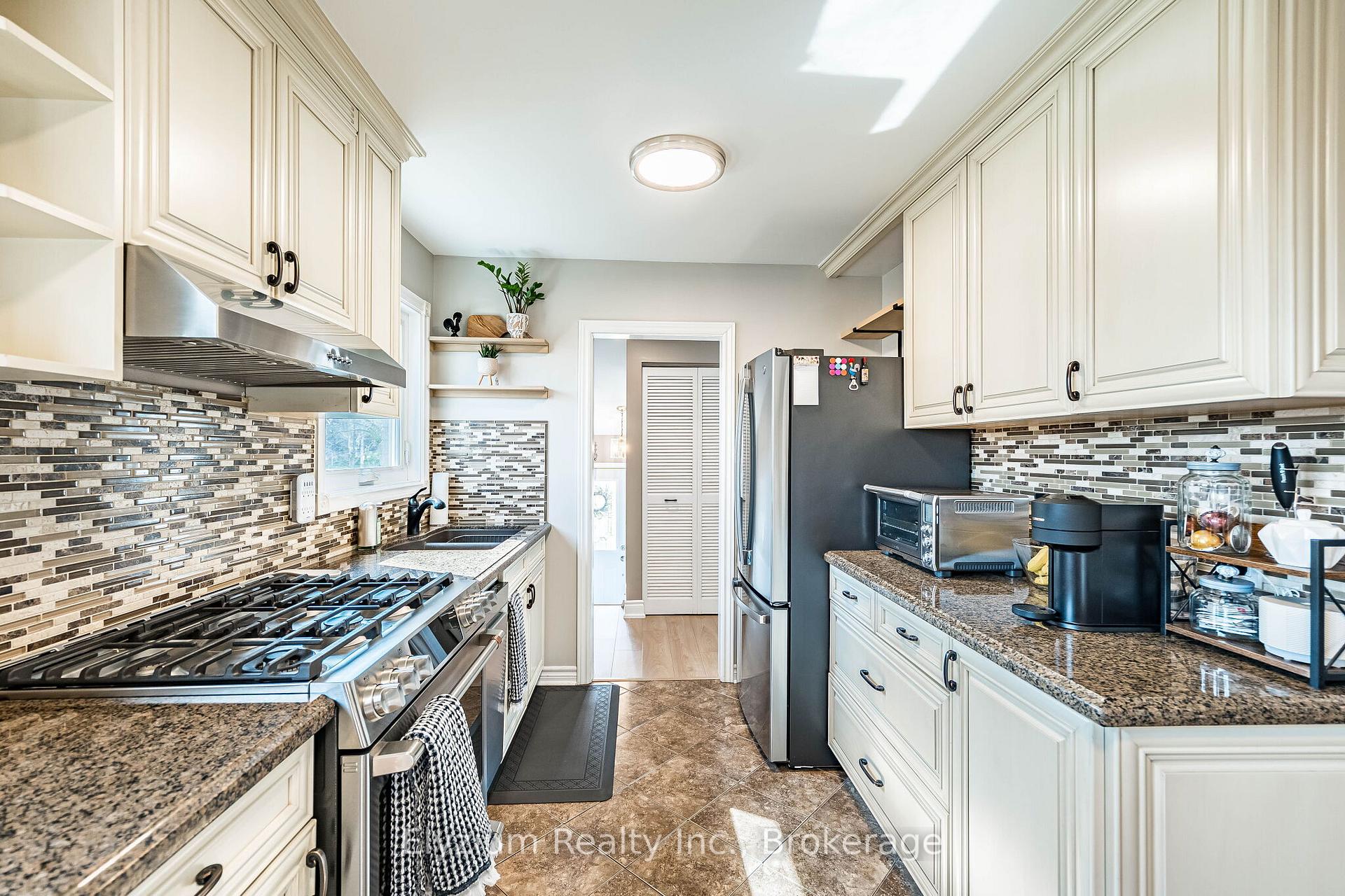 Photo 16 of 6953 Cherbourg Gardens, Mississauga, Meadowvale — HOMEH
