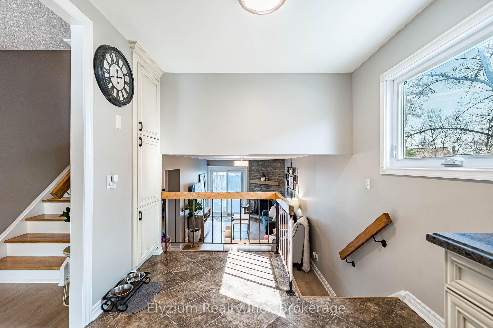 Photo 18 of 6953 Cherbourg Gardens, Mississauga, Meadowvale — HOMEH