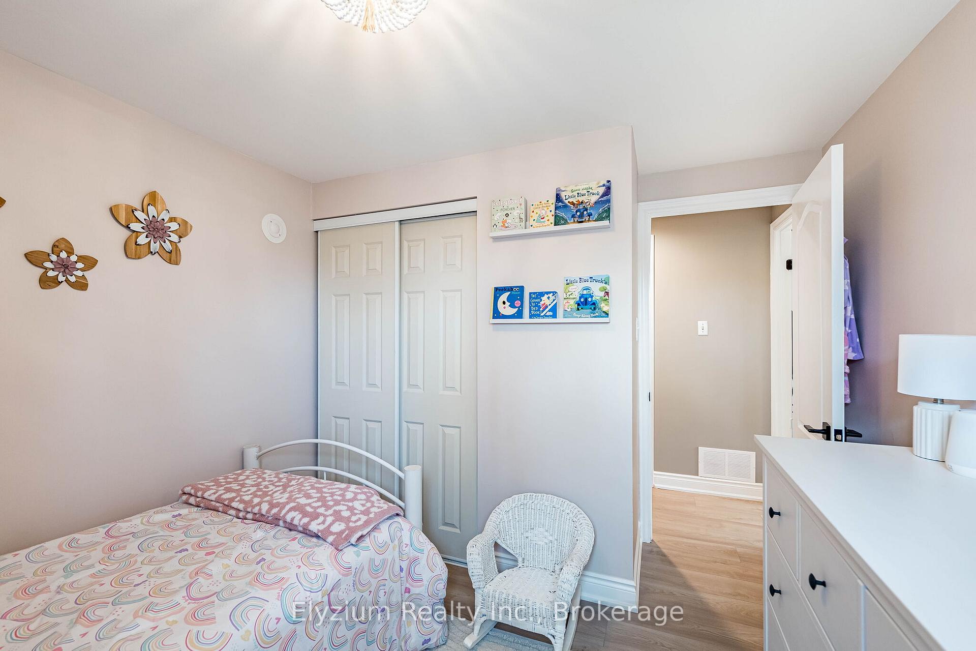 Photo 25 of 6953 Cherbourg Gardens, Mississauga, Meadowvale — HOMEH