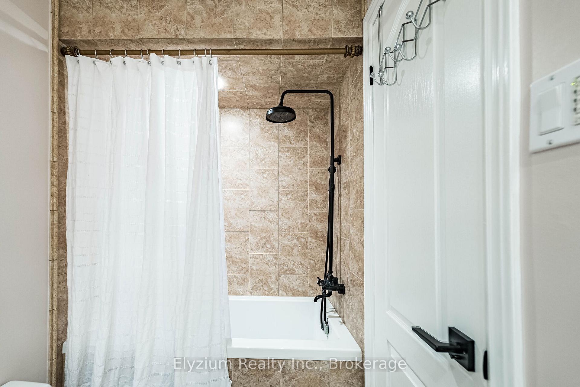 Photo 28 of 6953 Cherbourg Gardens, Mississauga, Meadowvale — HOMEH