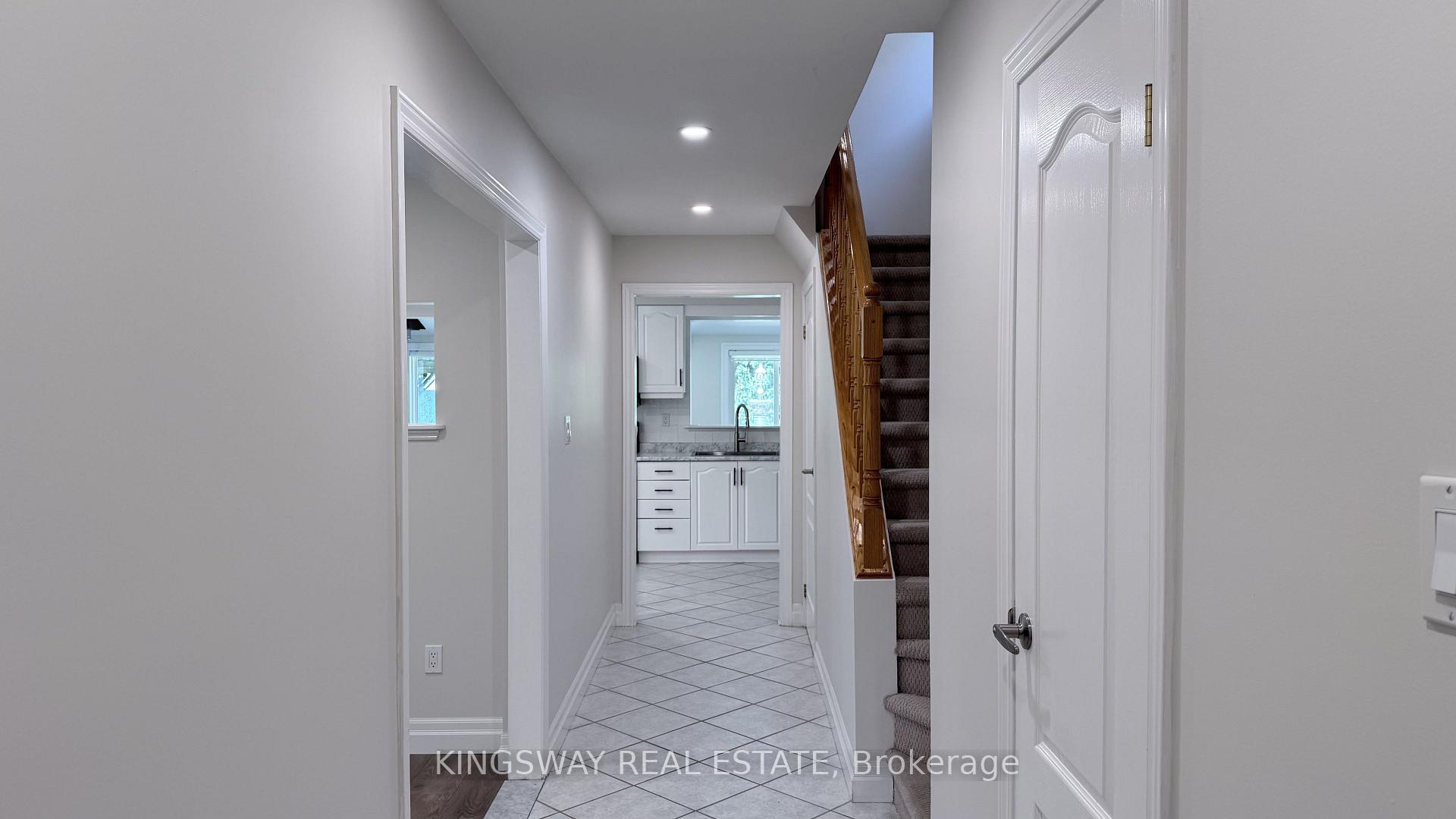 Photo 3 of 3123 Bartholomew Crescent, Mississauga, Meadowvale — HOMEH