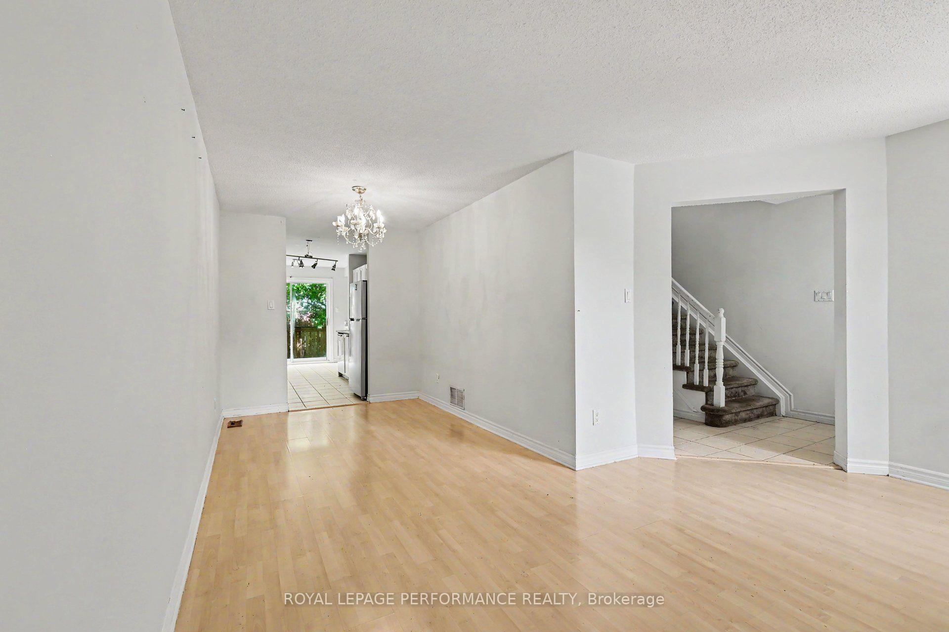 Photo 5 of 8 Southport Drive, Ottawa, Hunt Club Park/Greenboro — HOMEH