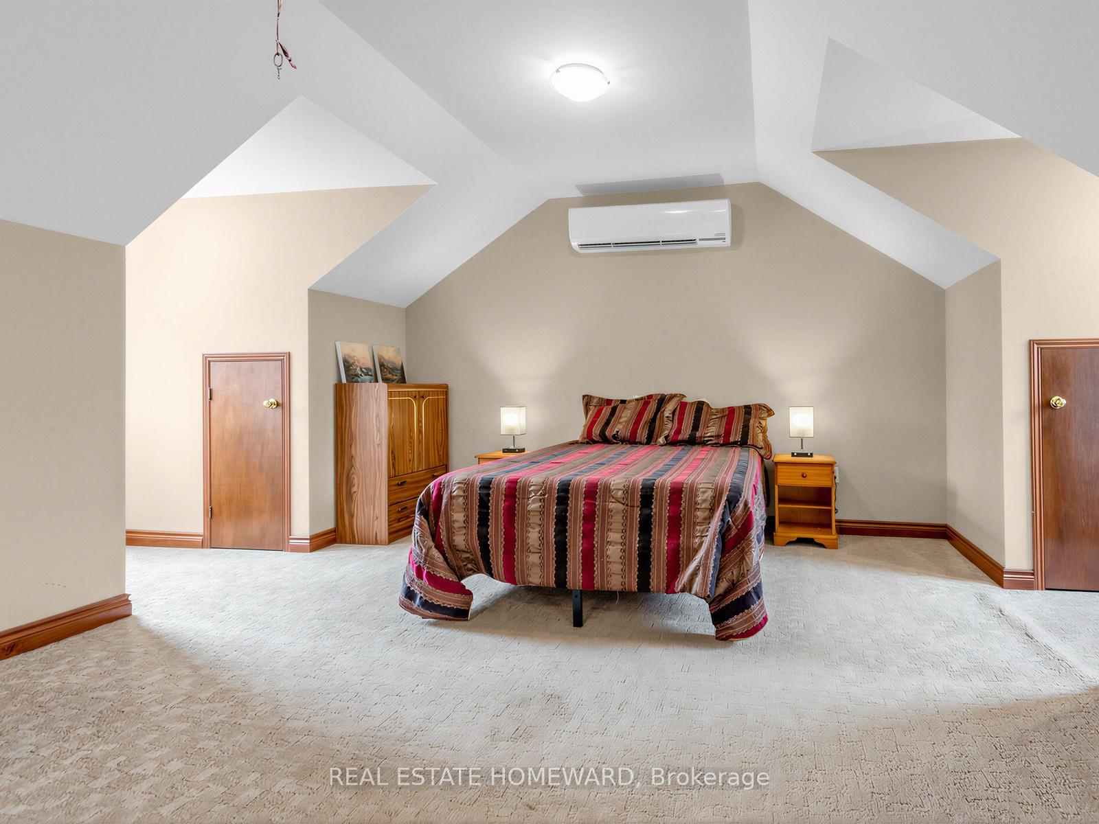 Photo 23 of 38 Centennial Road, Scarborough, Centennial Scarborough — HOMEH