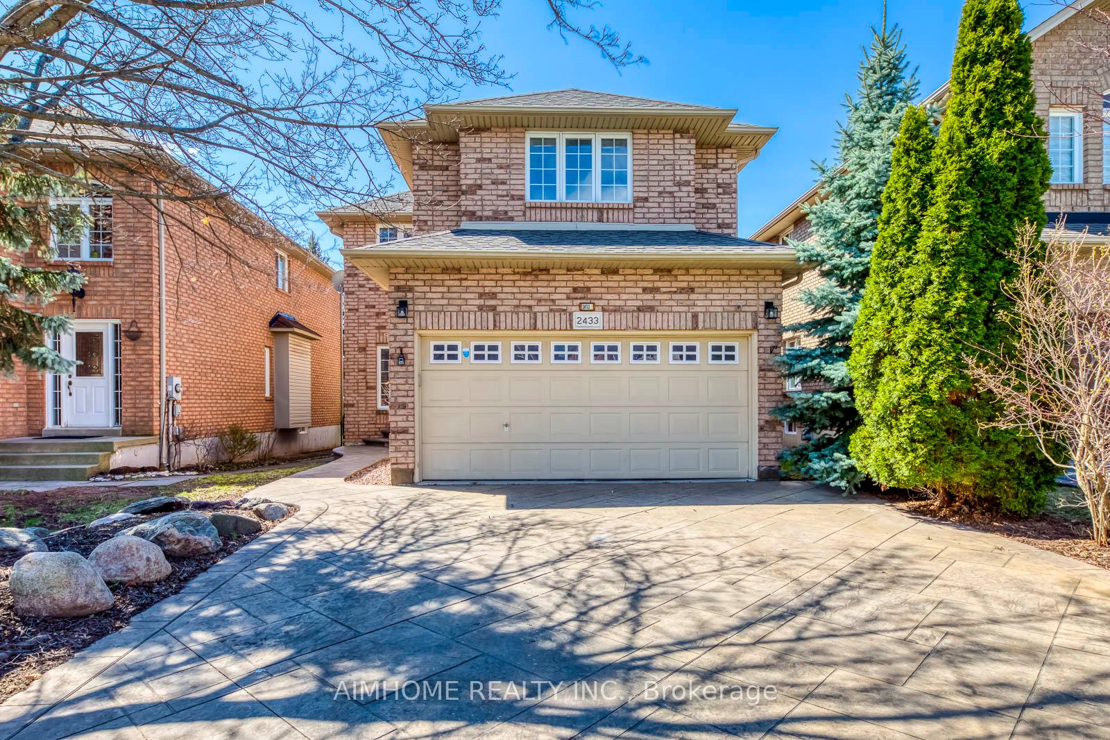 Front of 2433 Valley Heights Crescent
