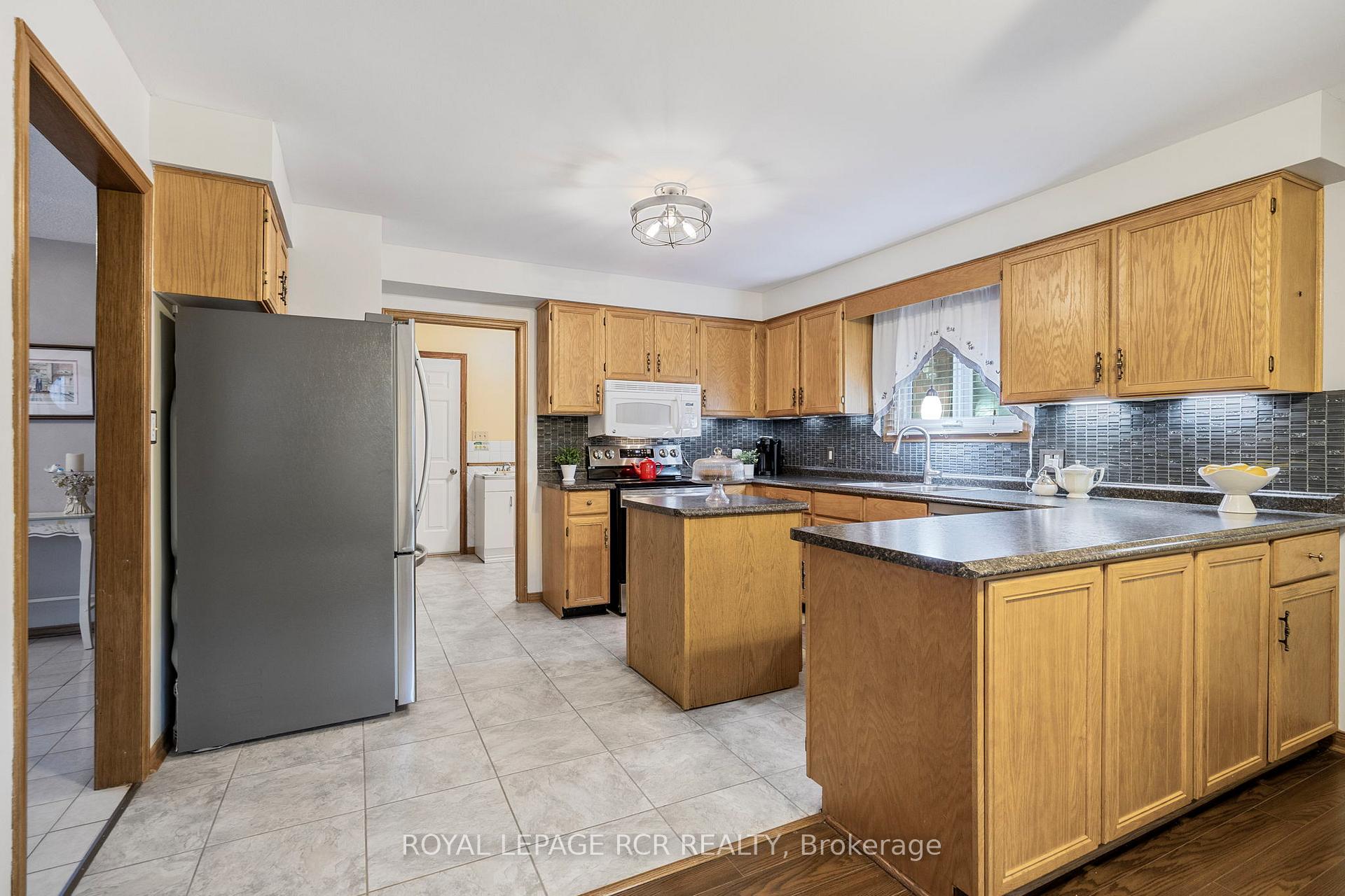 Photo 6 of 39 Passmore Avenue, Orangeville — HOMEH