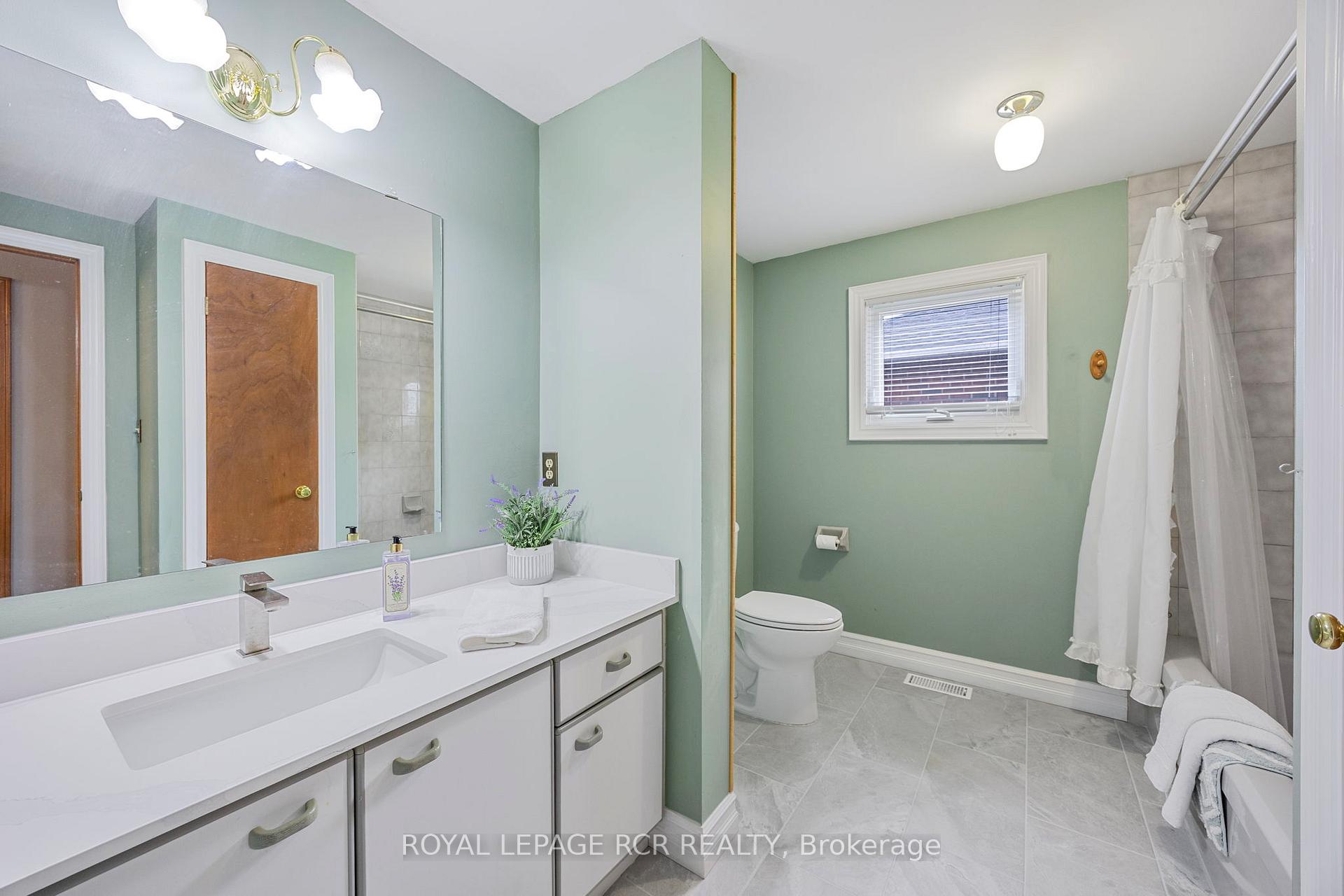 Photo 23 of 39 Passmore Avenue, Orangeville — HOMEH