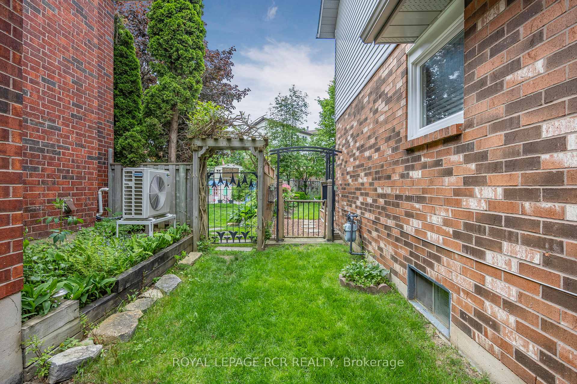 Photo 35 of 39 Passmore Avenue, Orangeville — HOMEH