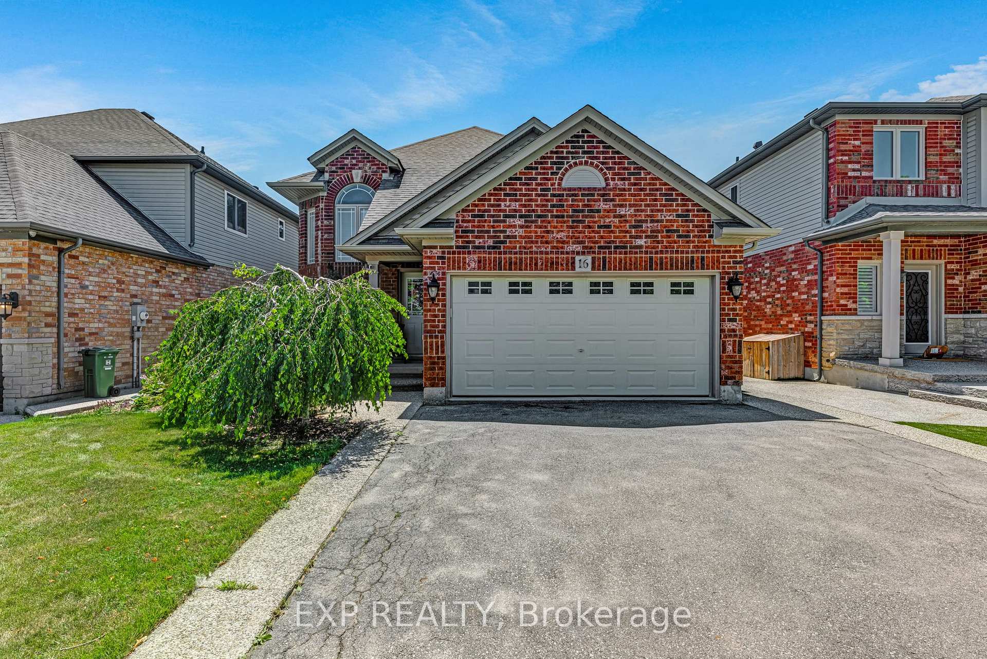 Photo 2 of 16 Downing Street, Hamilton, Binbrook — HOMEH
