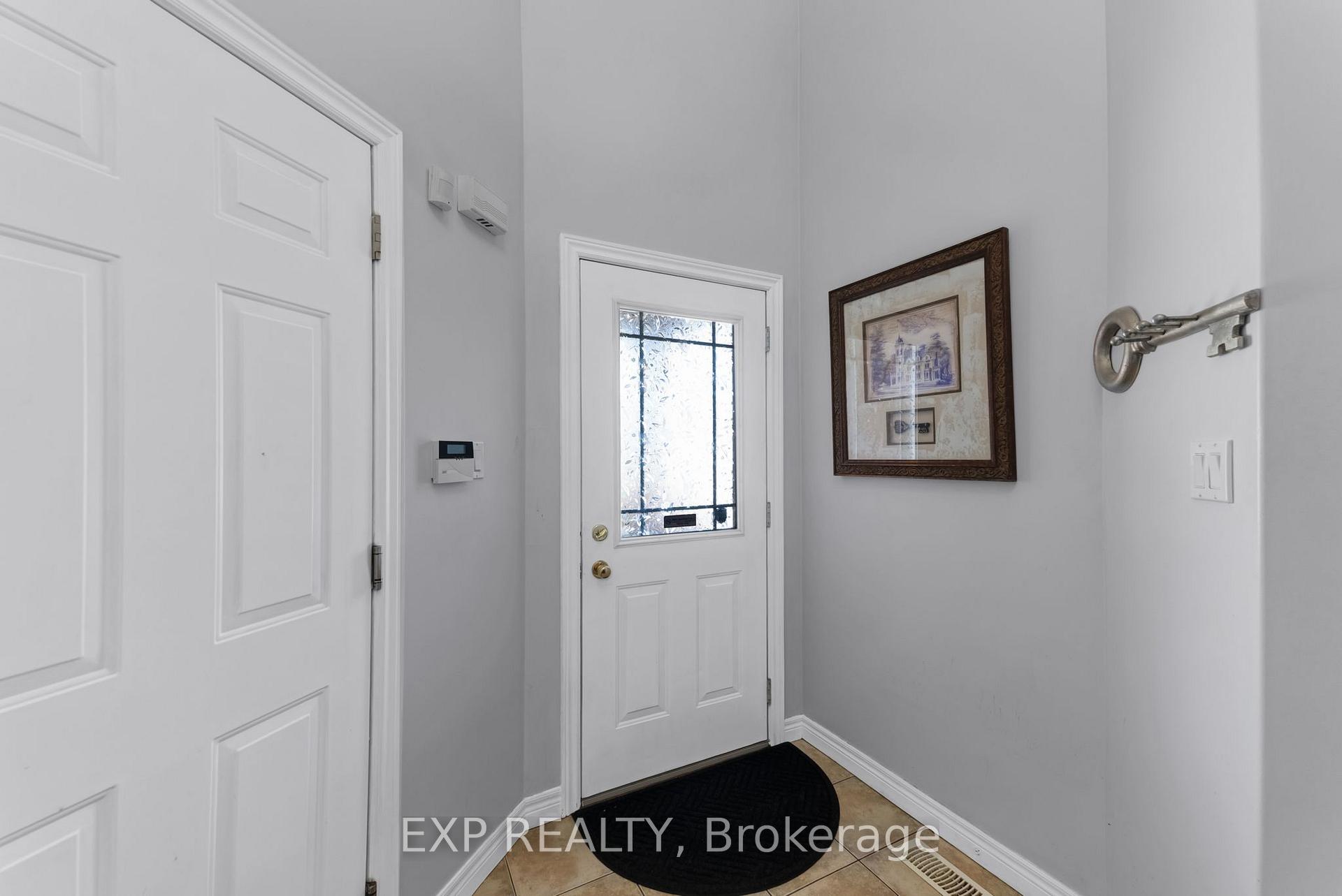 Photo 4 of 16 Downing Street, Hamilton, Binbrook — HOMEH
