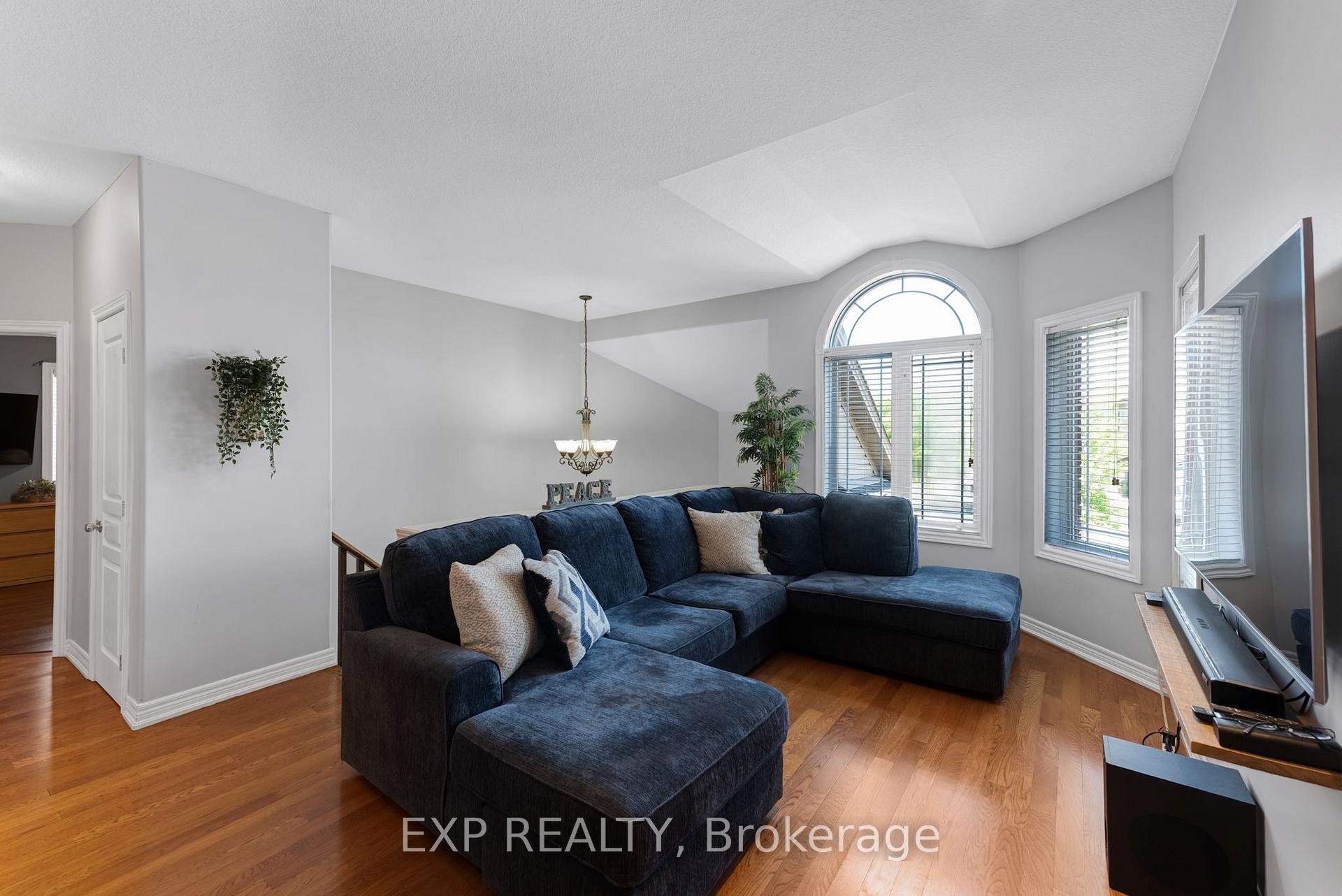 Photo 5 of 16 Downing Street, Hamilton, Binbrook — HOMEH