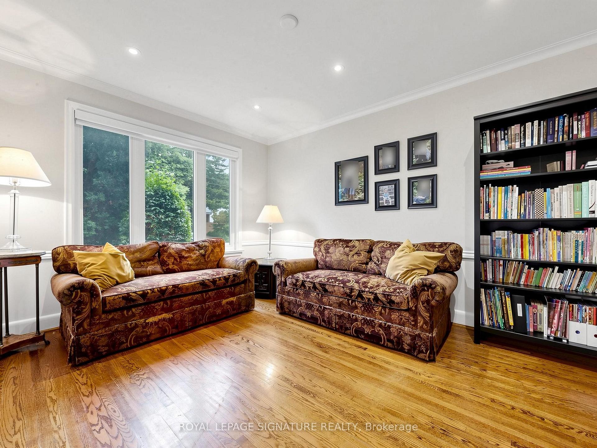 Photo 2 of 46 Brookview Drive, Toronto, Englemount-Lawrence — HOMEH
