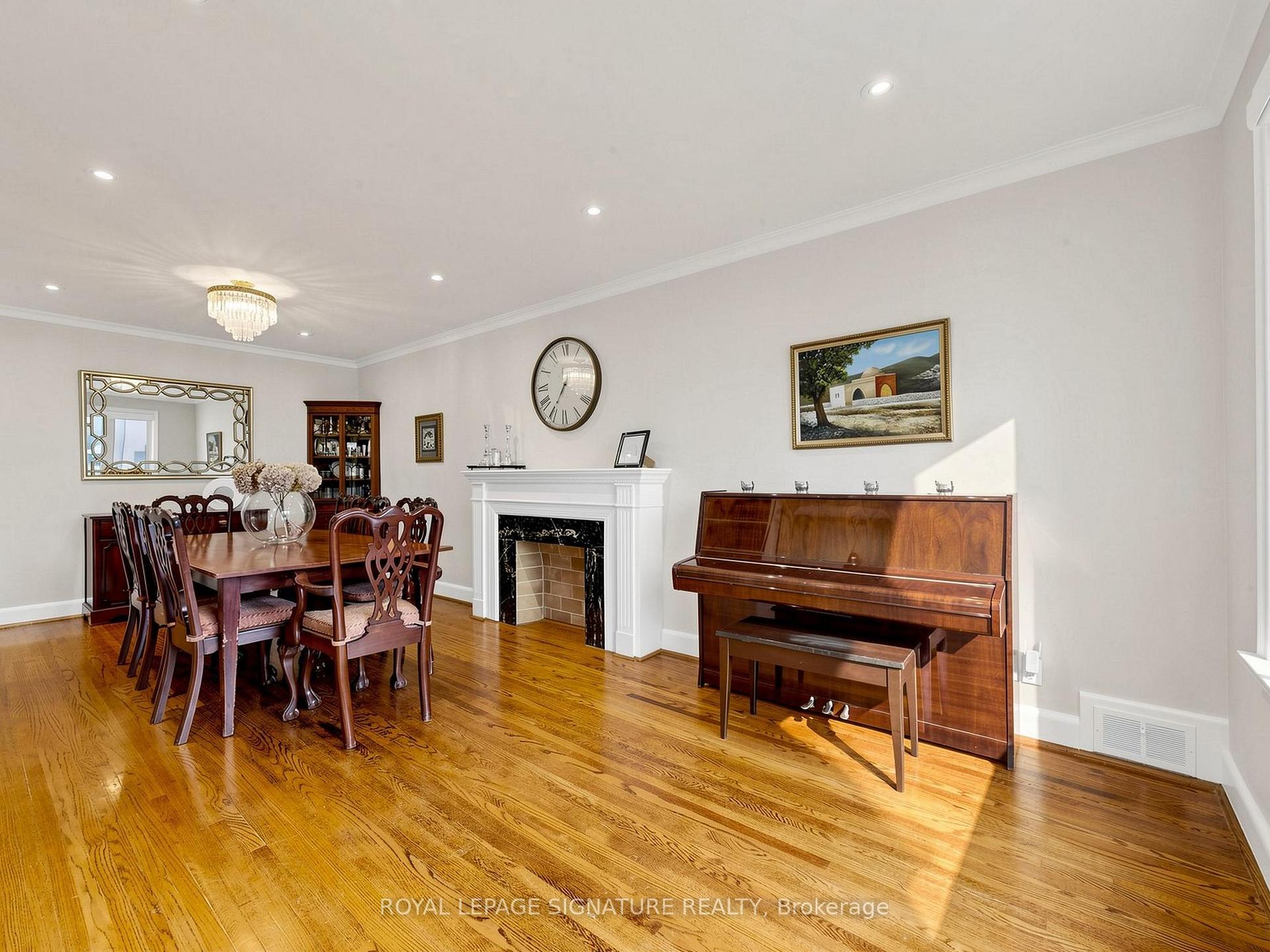 Photo 4 of 46 Brookview Drive, Toronto, Englemount-Lawrence — HOMEH