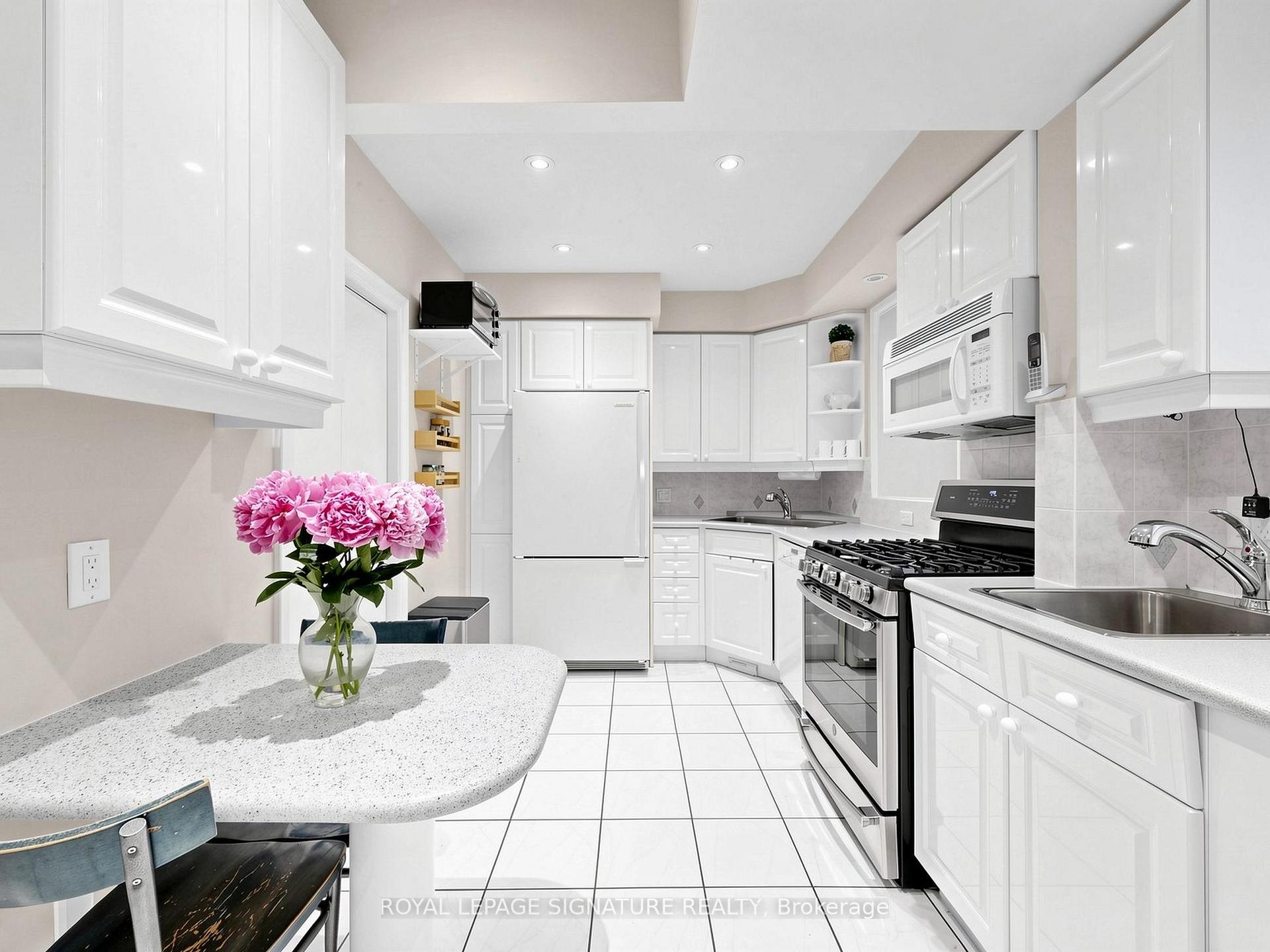 Photo 7 of 46 Brookview Drive, Toronto, Englemount-Lawrence — HOMEH