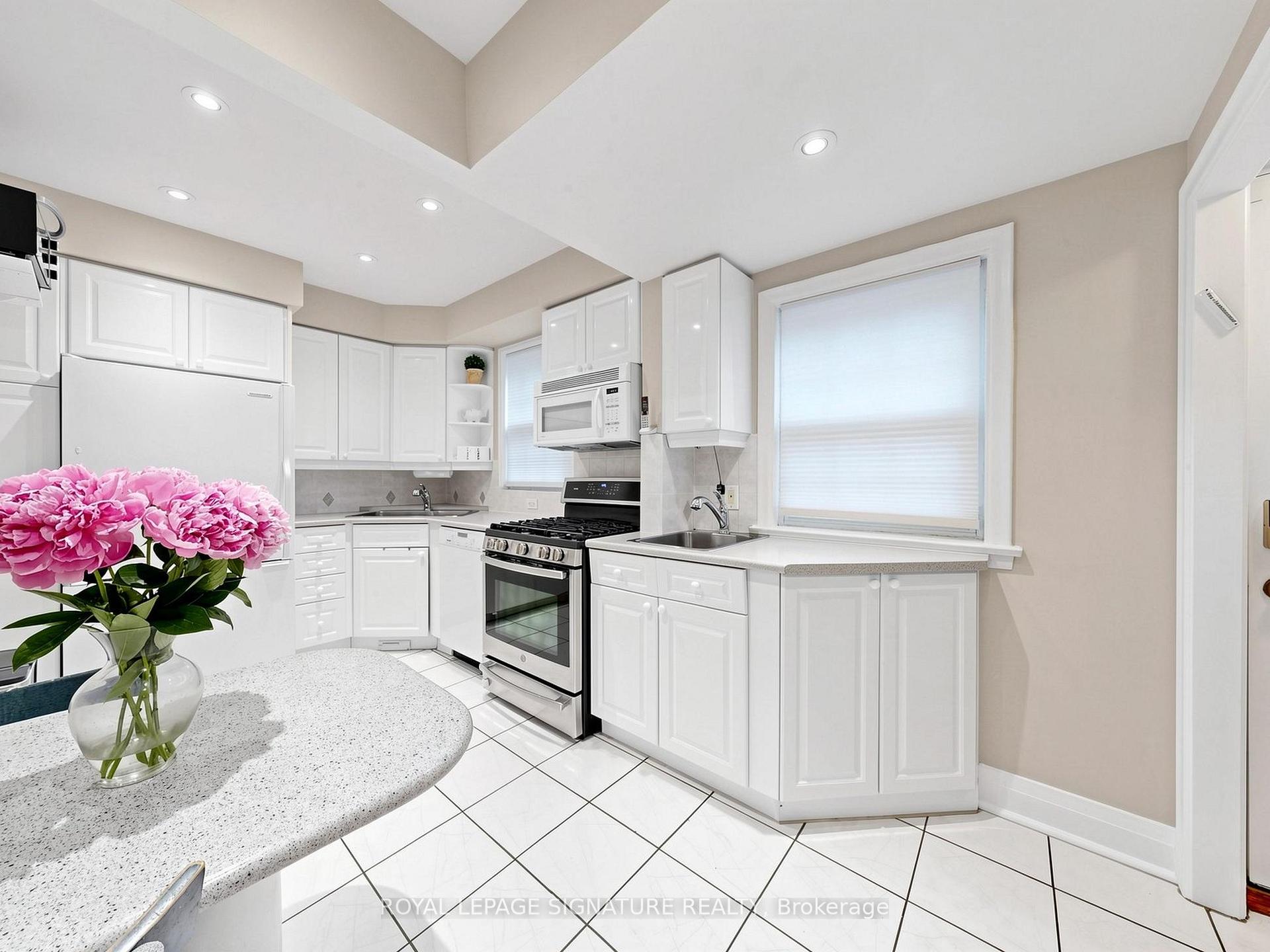 Photo 9 of 46 Brookview Drive, Toronto, Englemount-Lawrence — HOMEH