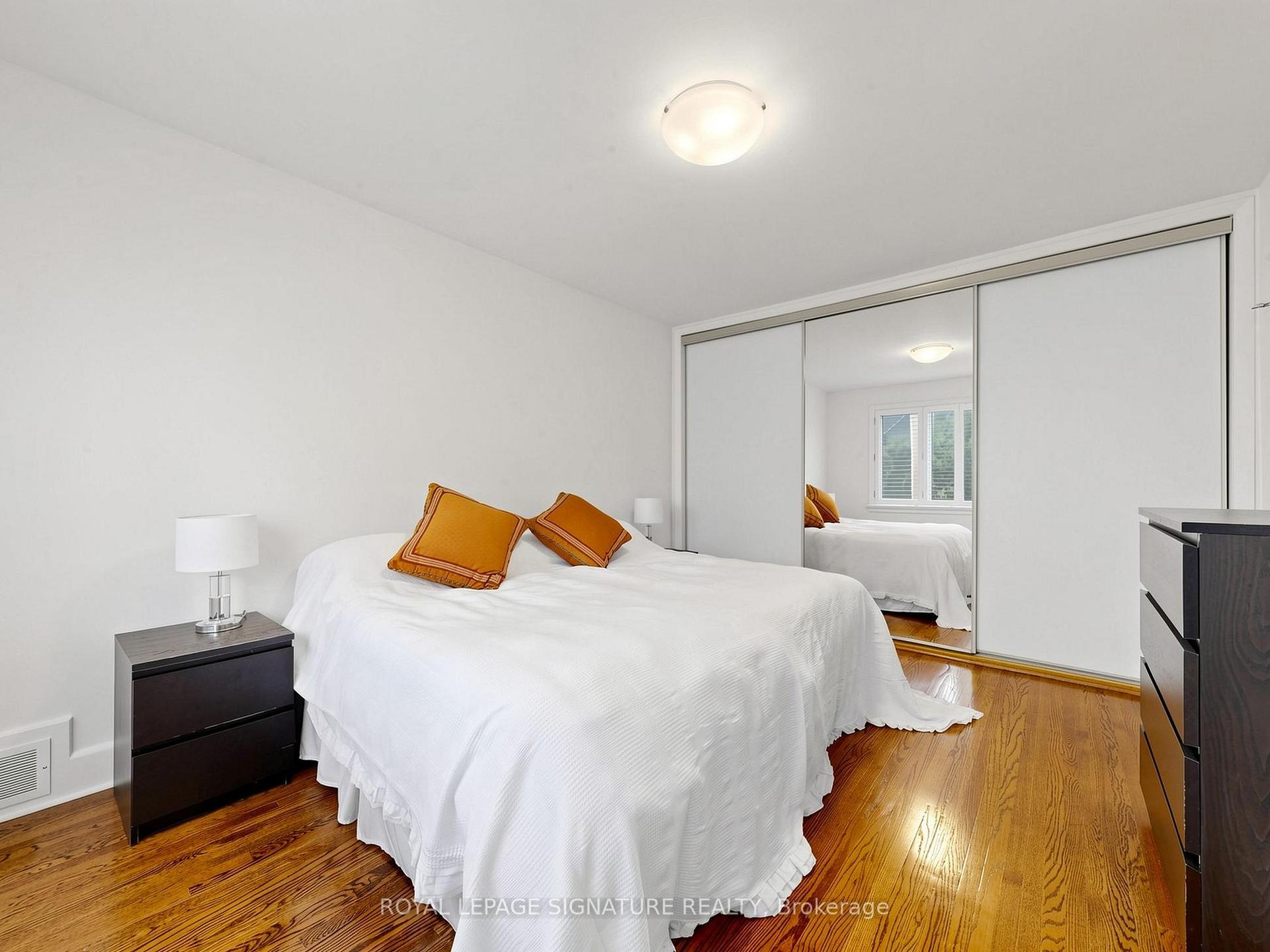 Photo 11 of 46 Brookview Drive, Toronto, Englemount-Lawrence — HOMEH