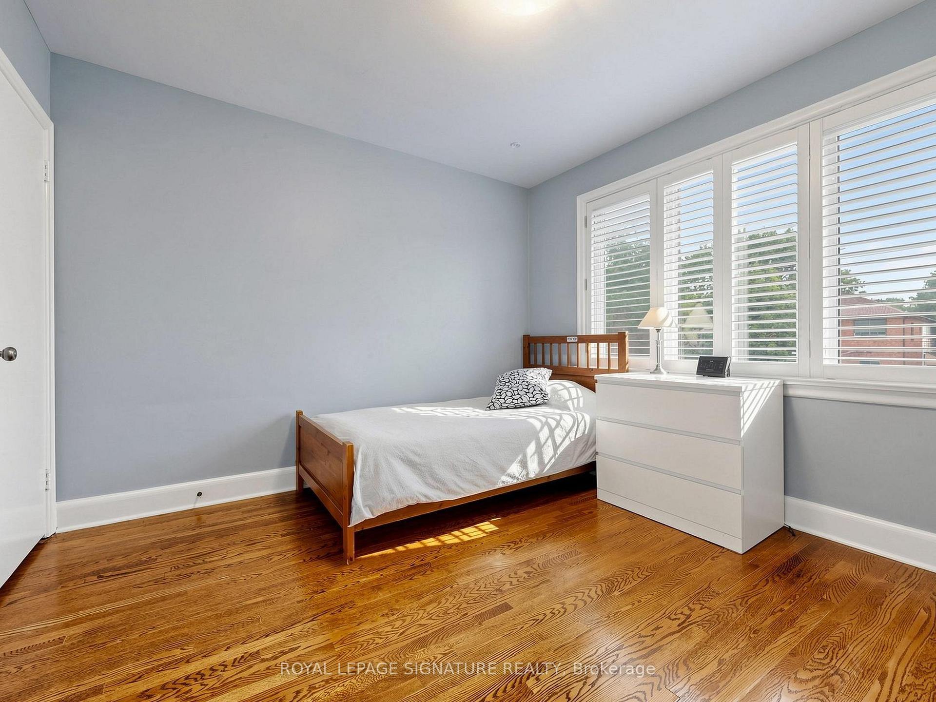 Photo 12 of 46 Brookview Drive, Toronto, Englemount-Lawrence — HOMEH