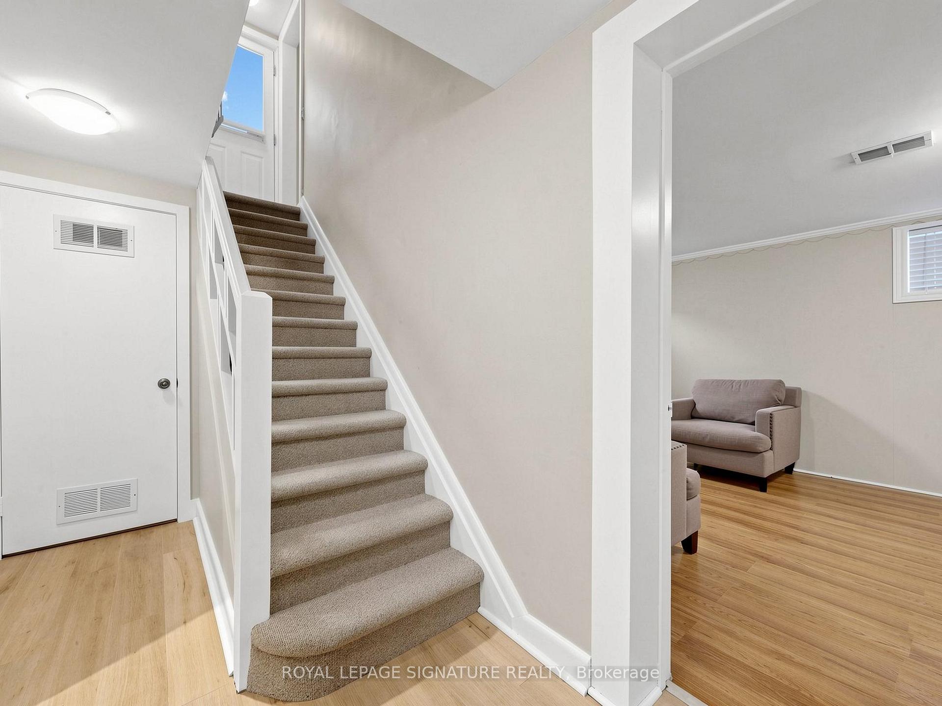 Photo 18 of 46 Brookview Drive, Toronto, Englemount-Lawrence — HOMEH