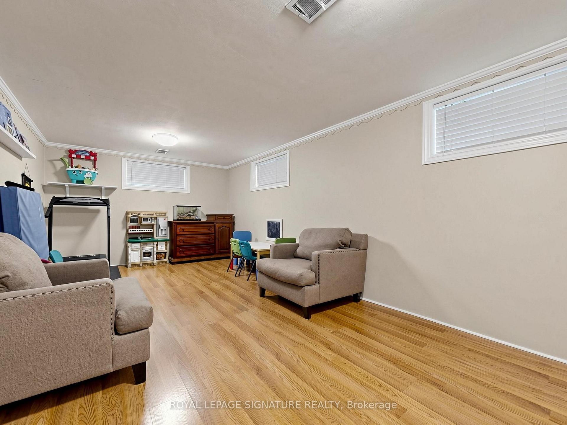 Photo 19 of 46 Brookview Drive, Toronto, Englemount-Lawrence — HOMEH