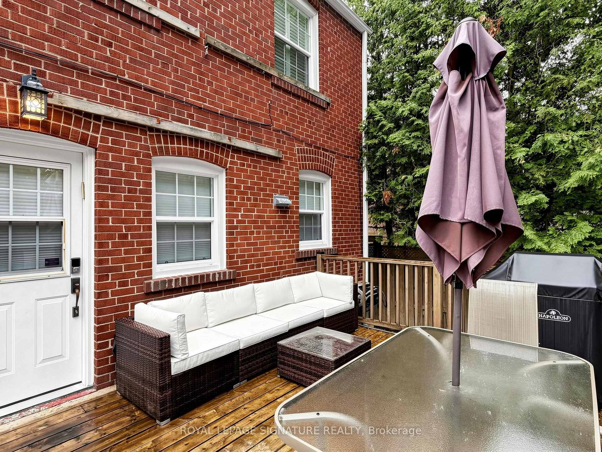 Photo 23 of 46 Brookview Drive, Toronto, Englemount-Lawrence — HOMEH