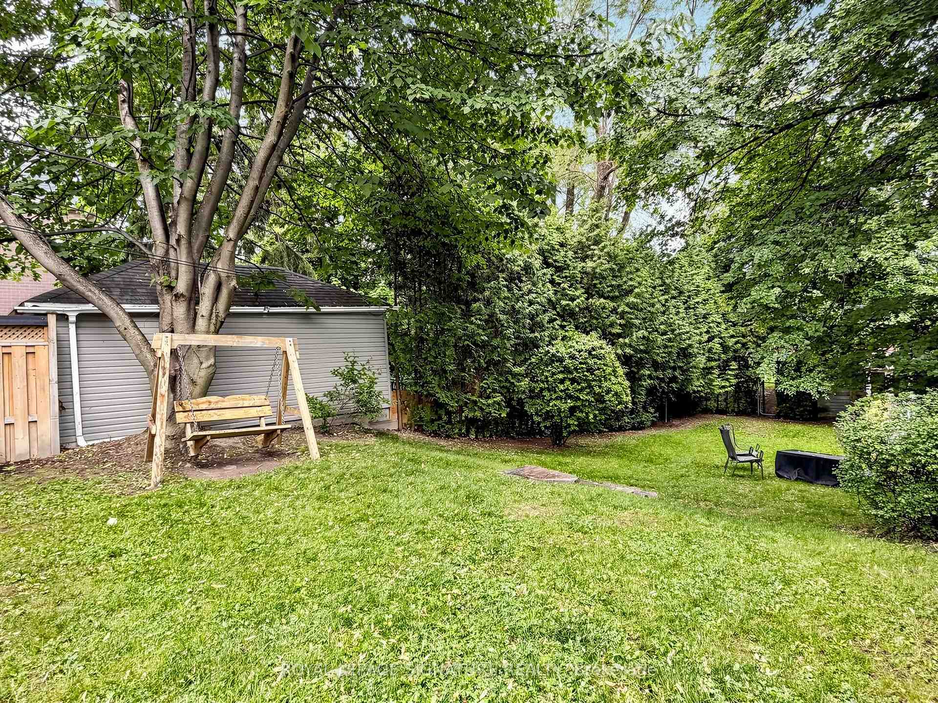 Photo 26 of 46 Brookview Drive, Toronto, Englemount-Lawrence — HOMEH