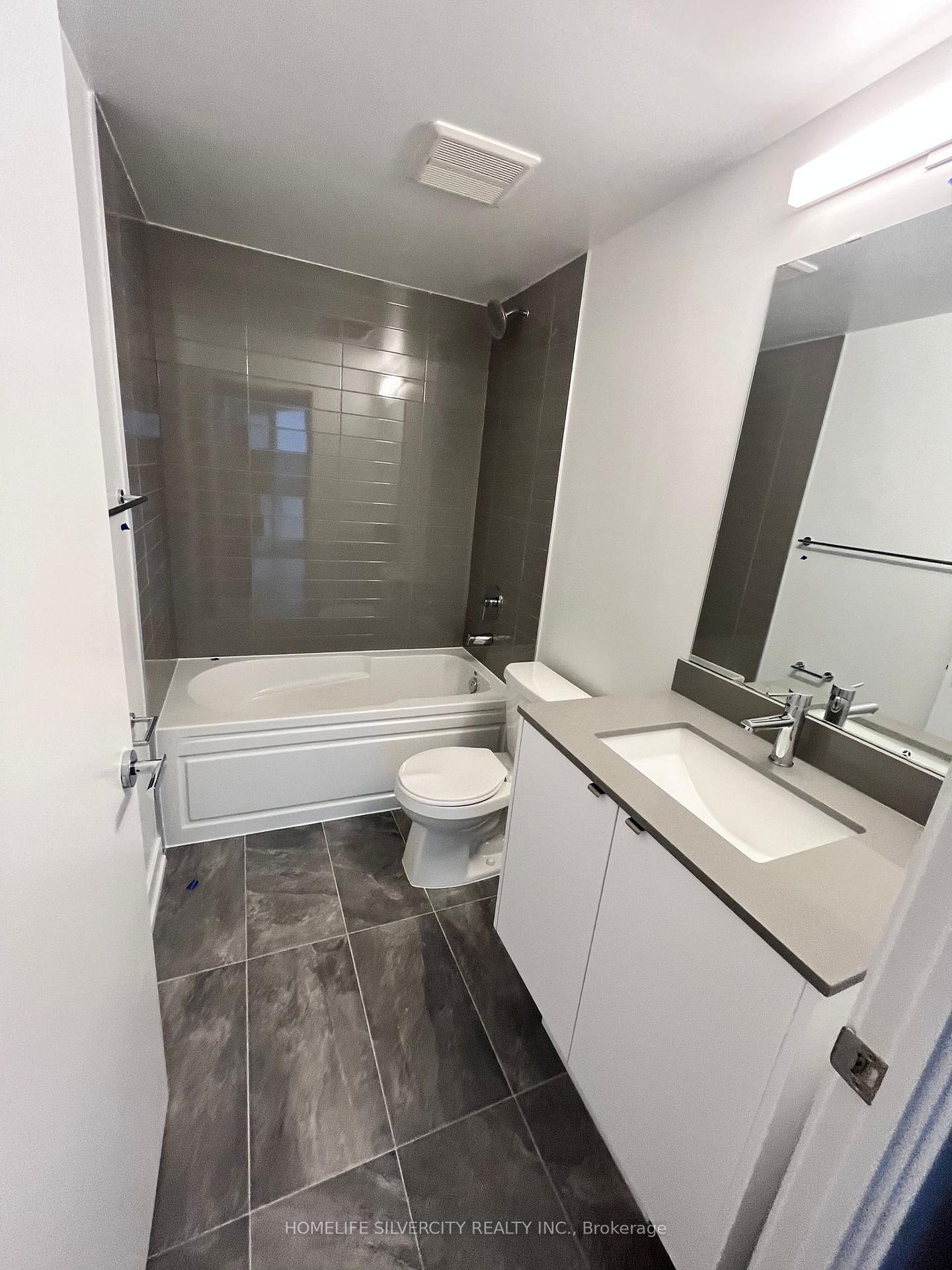Photo 30 of Unit B617, 3200 Dakota Common, Burlington, Alton — HOMEH