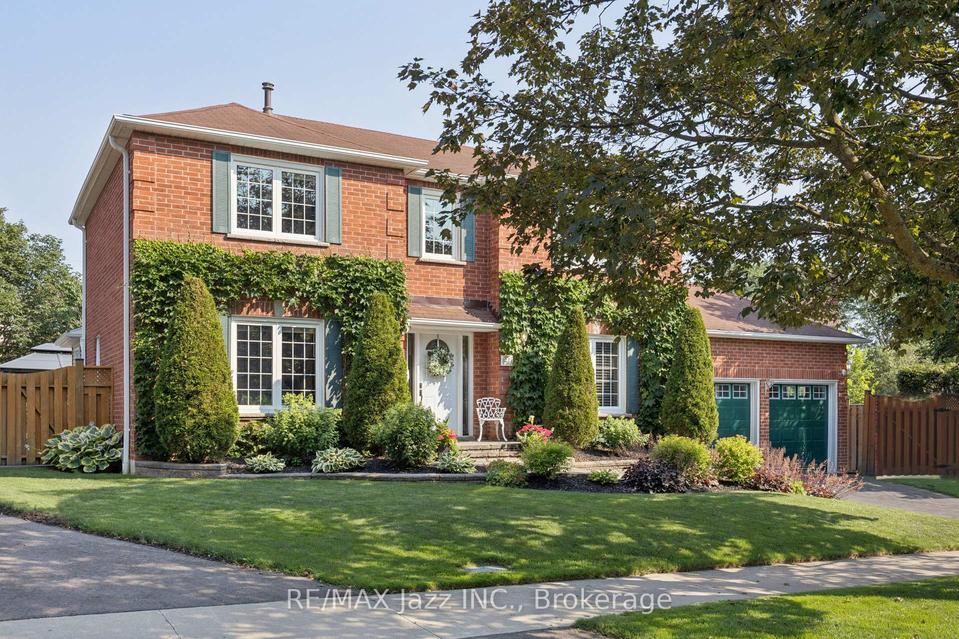 Photo 3 of 48 Butterfield Crescent, Whitby, Rolling Acres — HOMEH