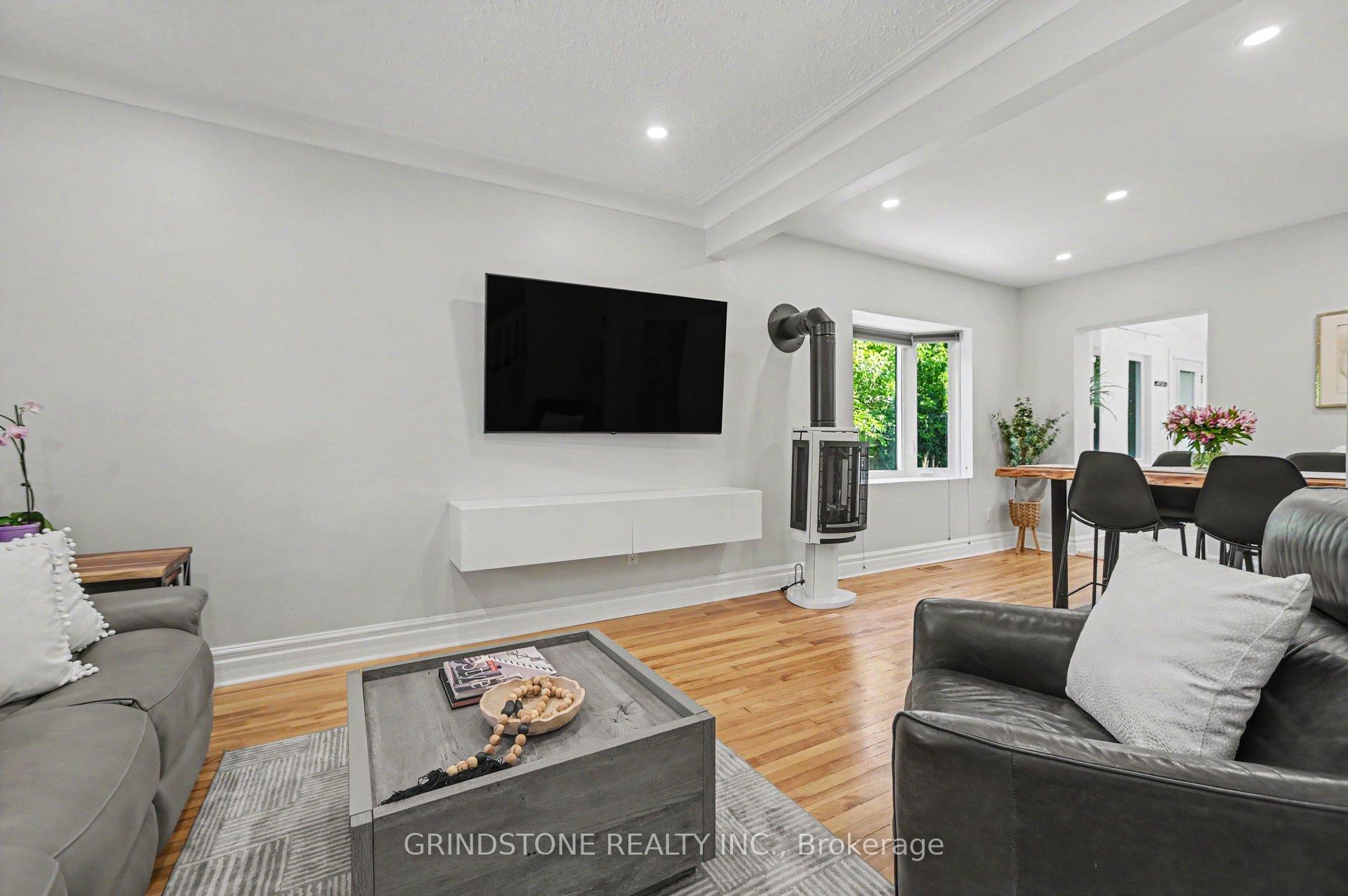 Photo 5 of 28 Railway Street, Ottawa, West Centre Town — HOMEH