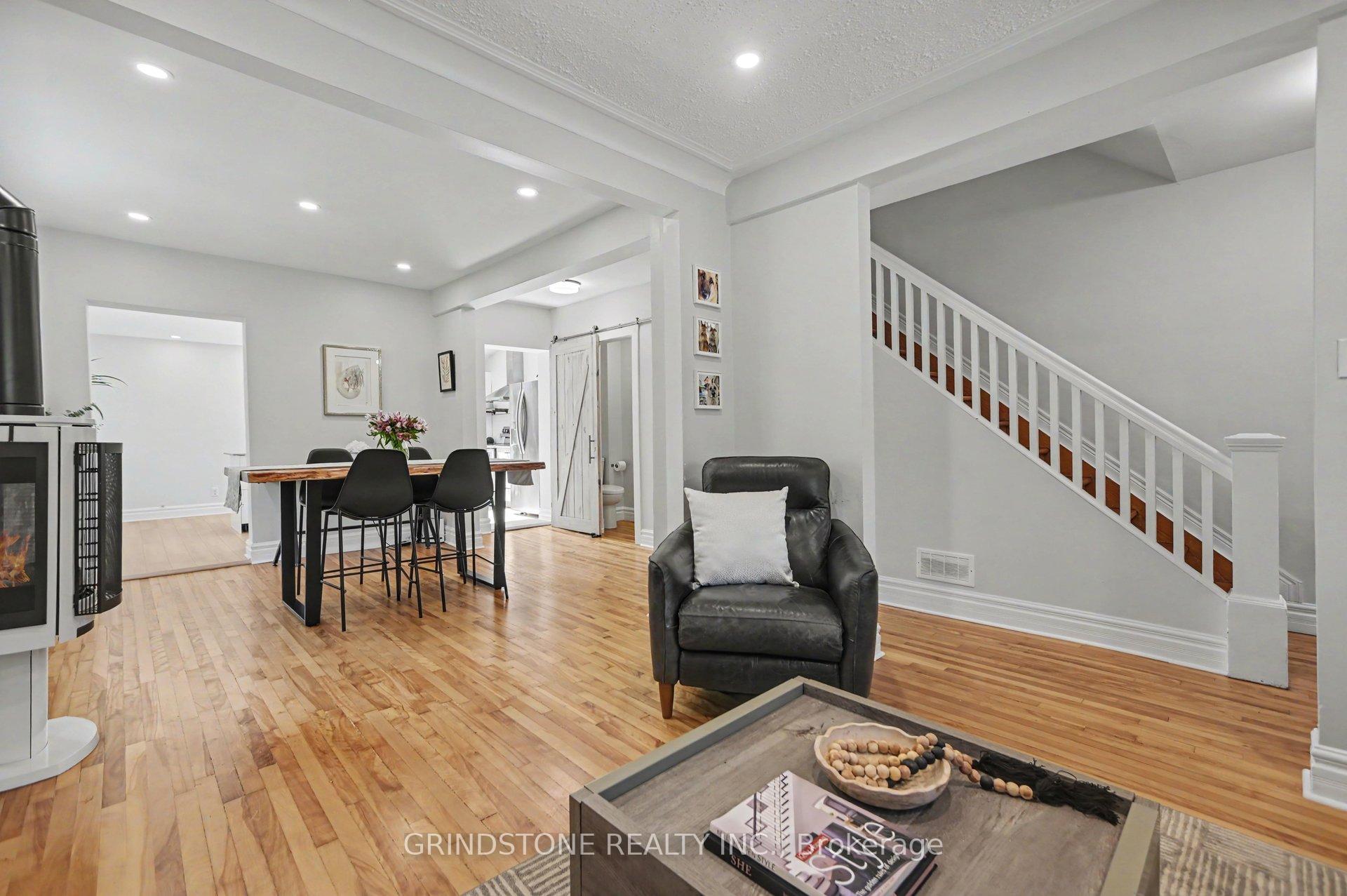 Photo 8 of 28 Railway Street, Ottawa, West Centre Town — HOMEH