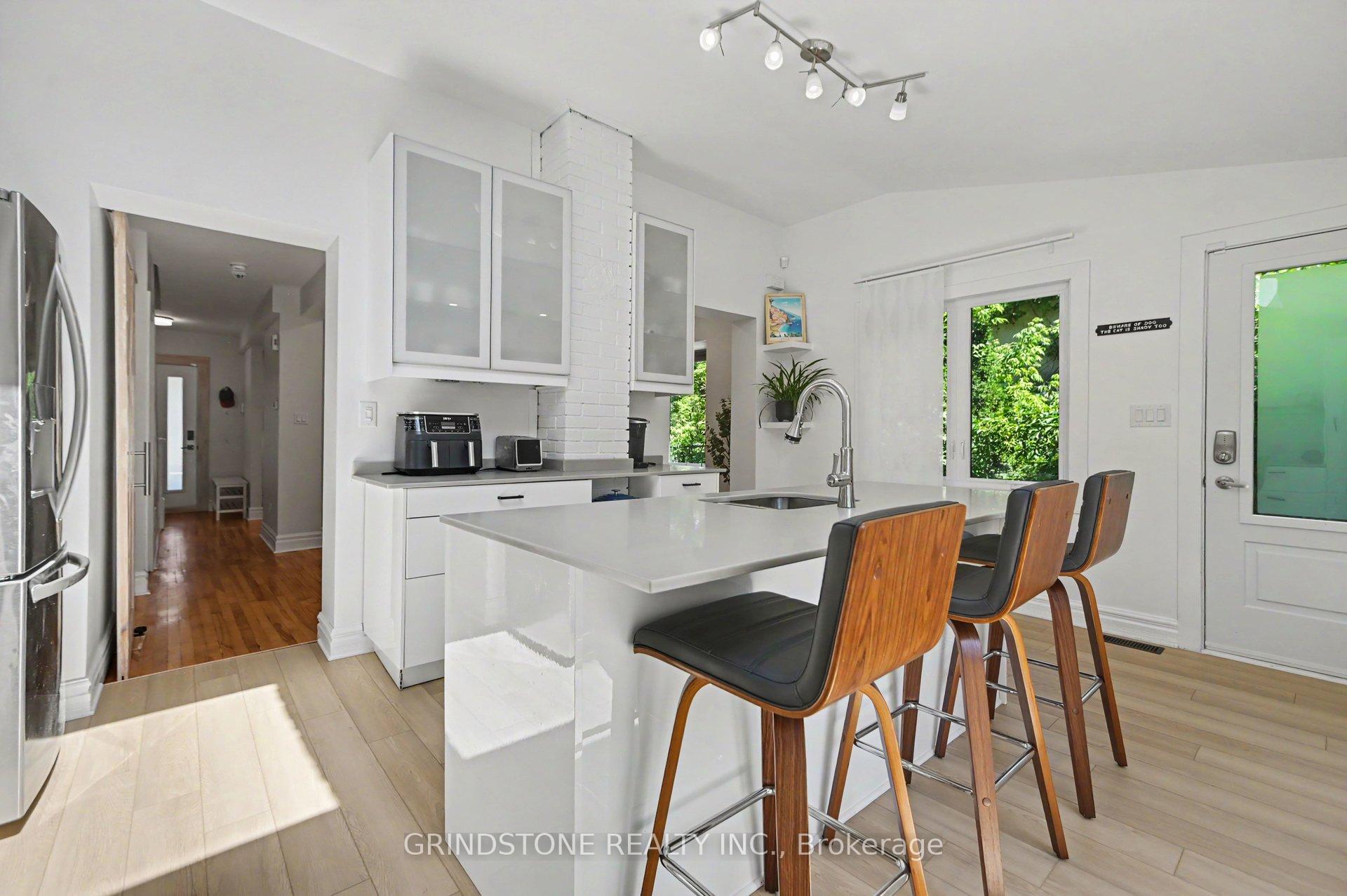 Photo 16 of 28 Railway Street, Ottawa, West Centre Town — HOMEH