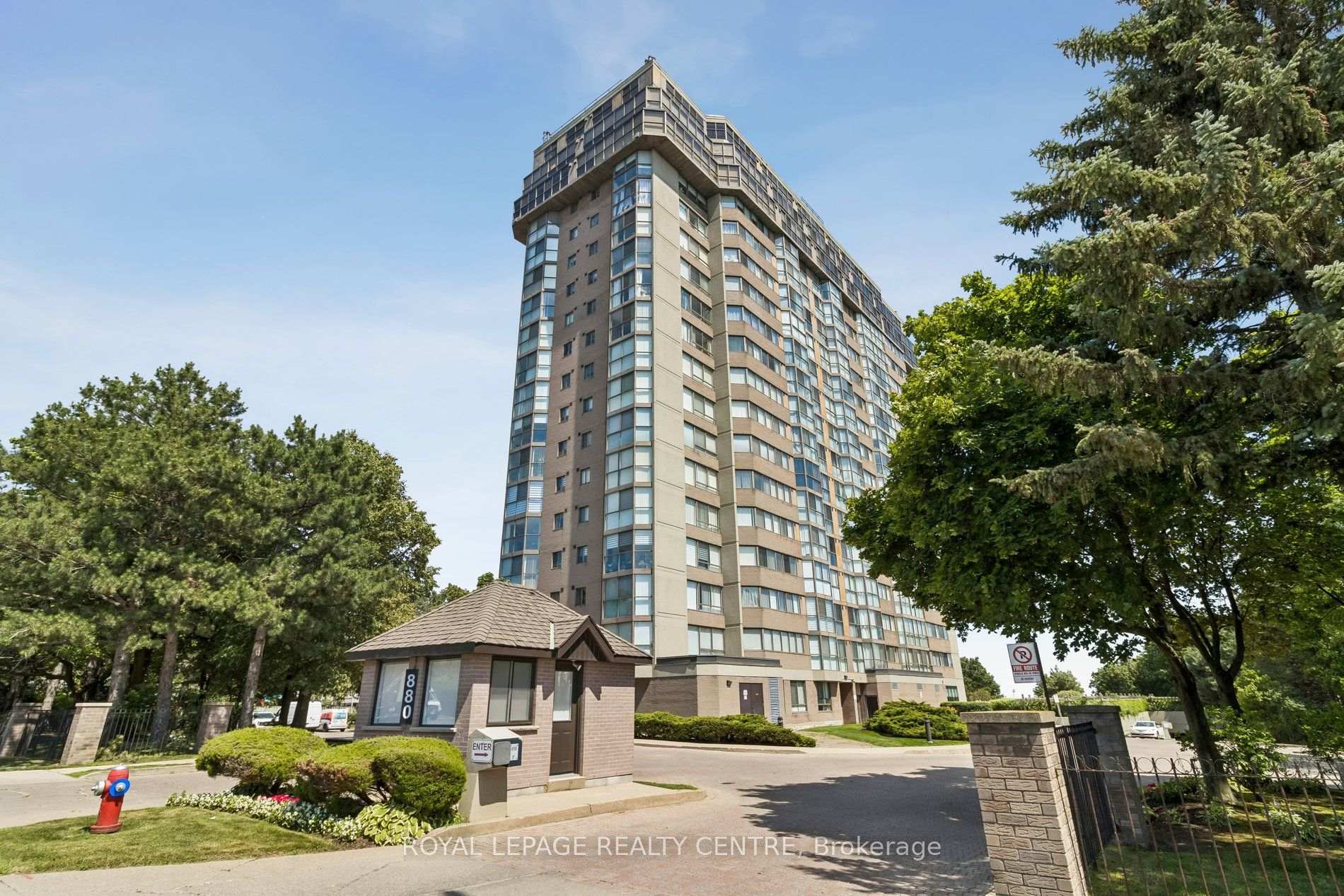 Front of Unit 1006, 880 Dundas Street West W