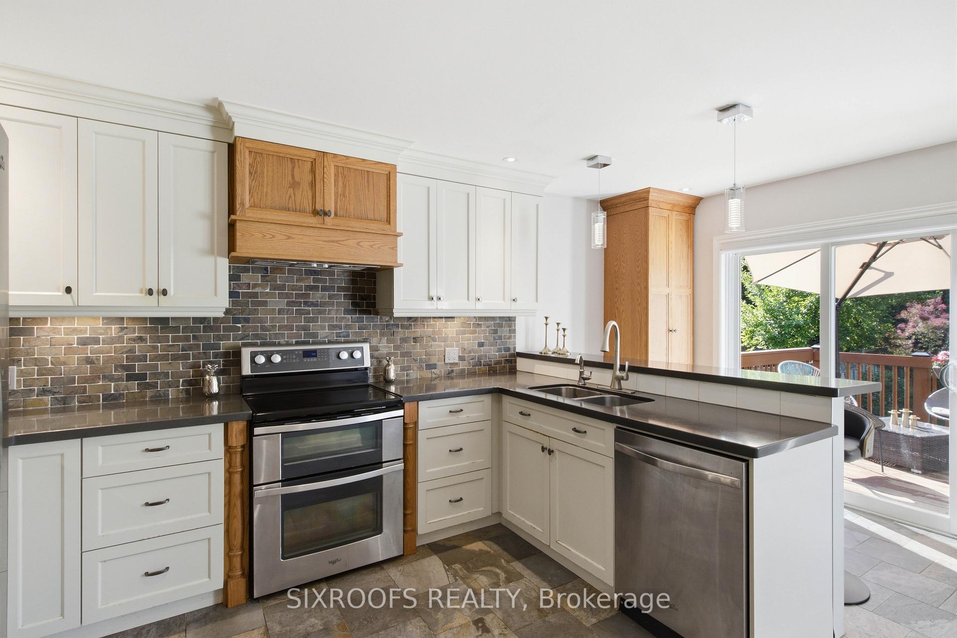 Photo 12 of 414 Havendale Crescent, Waterloo, Columbia Forest — HOMEH