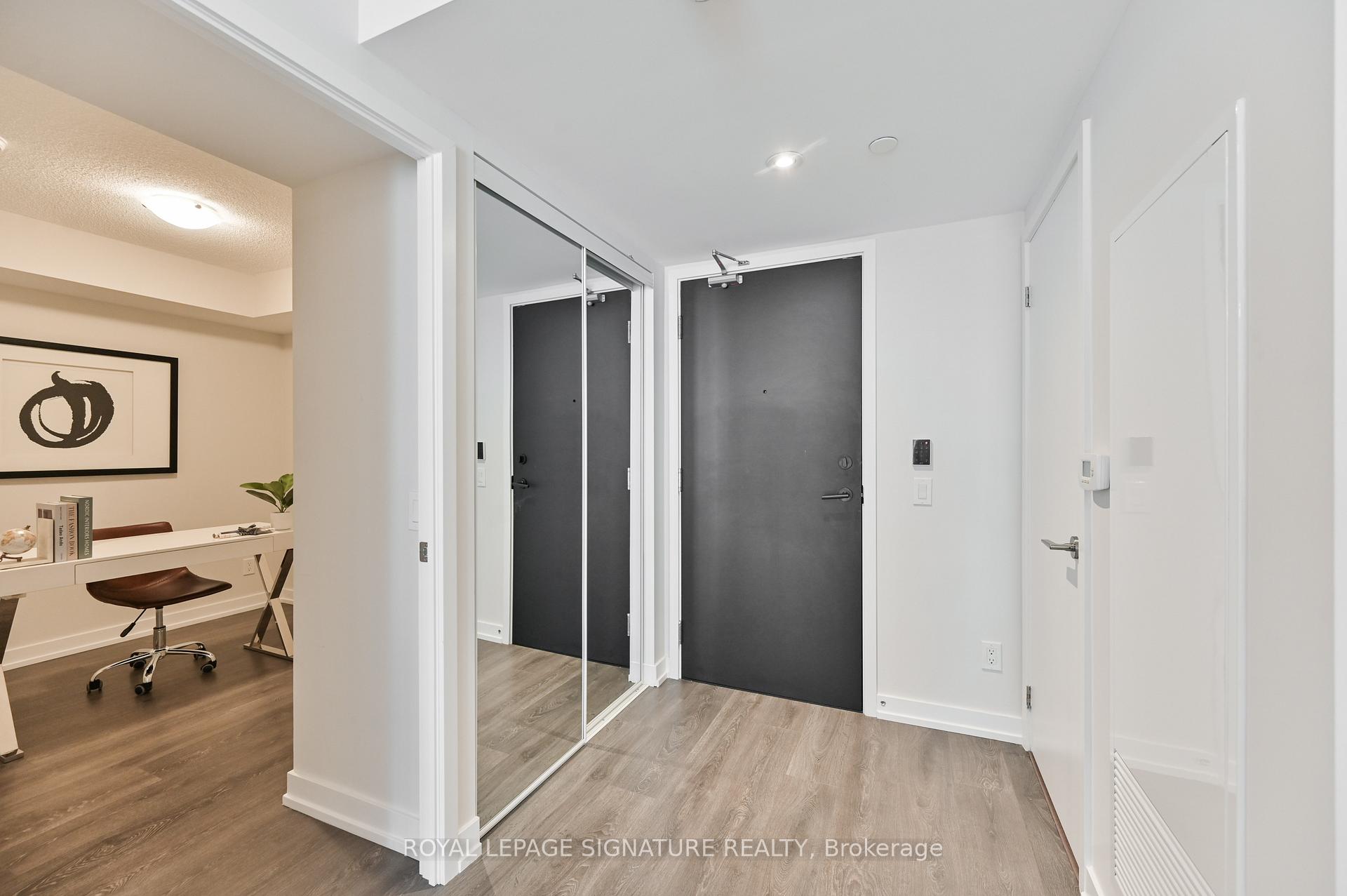 Photo 4 of Unit 606, 125 Redpath Avenue, Toronto, Mount Pleasant West — HOMEH