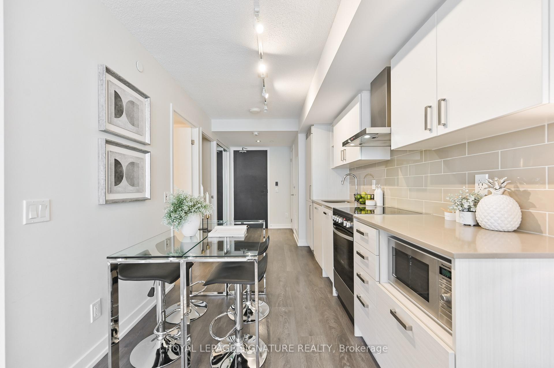 Photo 5 of Unit 606, 125 Redpath Avenue, Toronto, Mount Pleasant West — HOMEH
