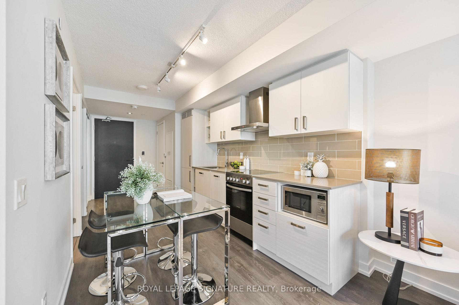 Photo 6 of Unit 606, 125 Redpath Avenue, Toronto, Mount Pleasant West — HOMEH