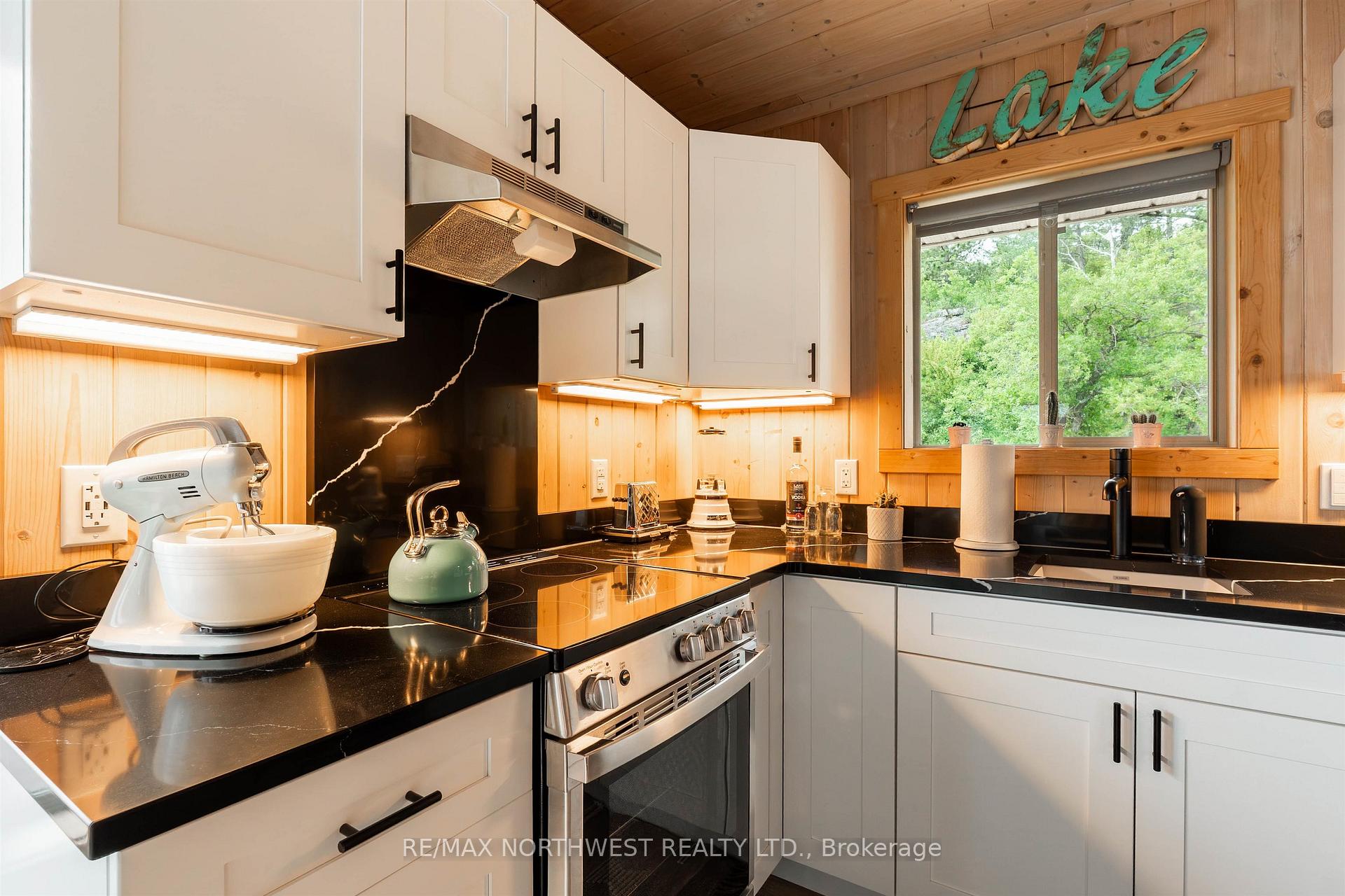 Photo 37 of FR 3 259A Inglis Lake Road, Kenora Remote Area, Lake of the Woods West — HOMEH