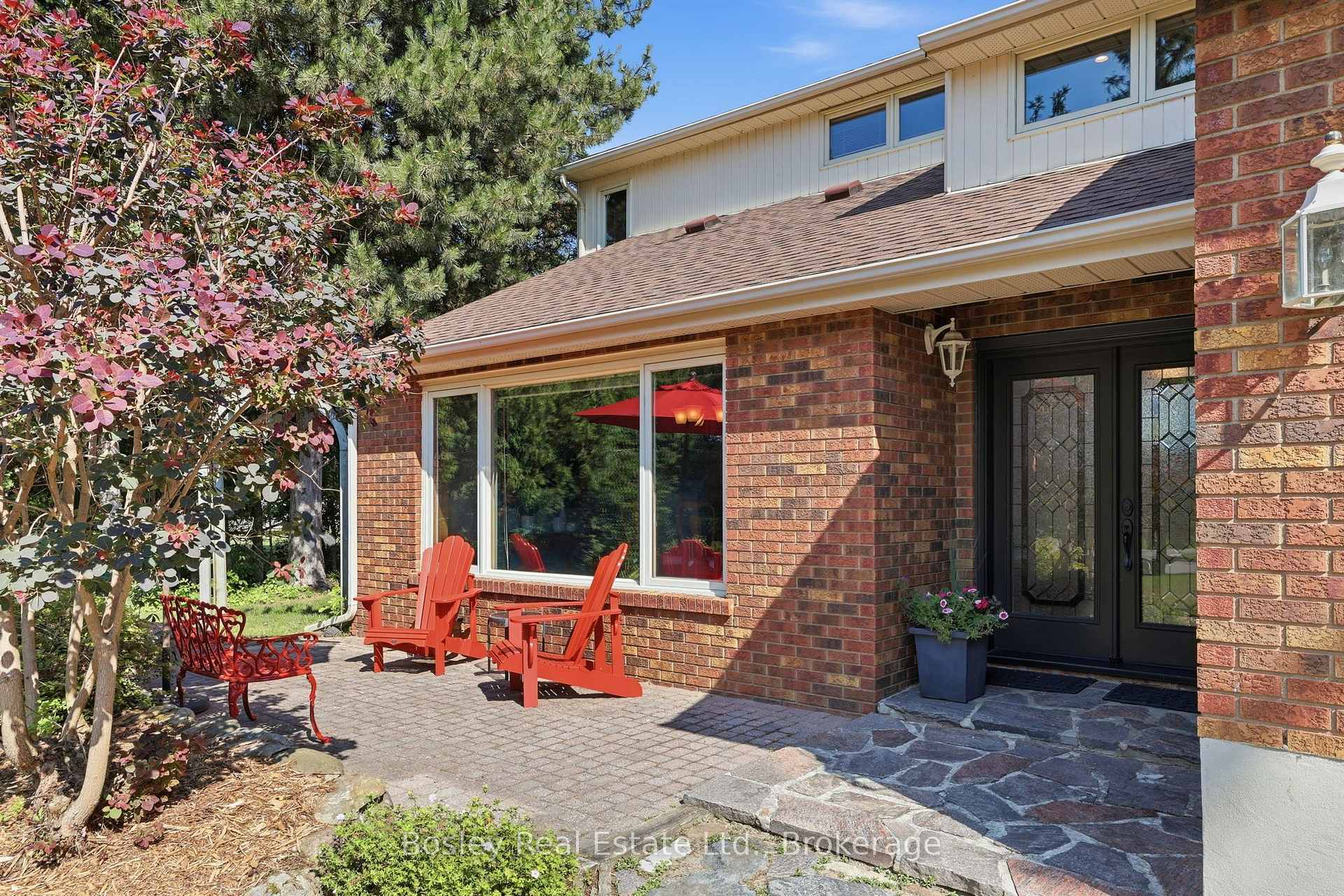 Photo 4 of 124 Bartlett Boulevard, Collingwood — HOMEH