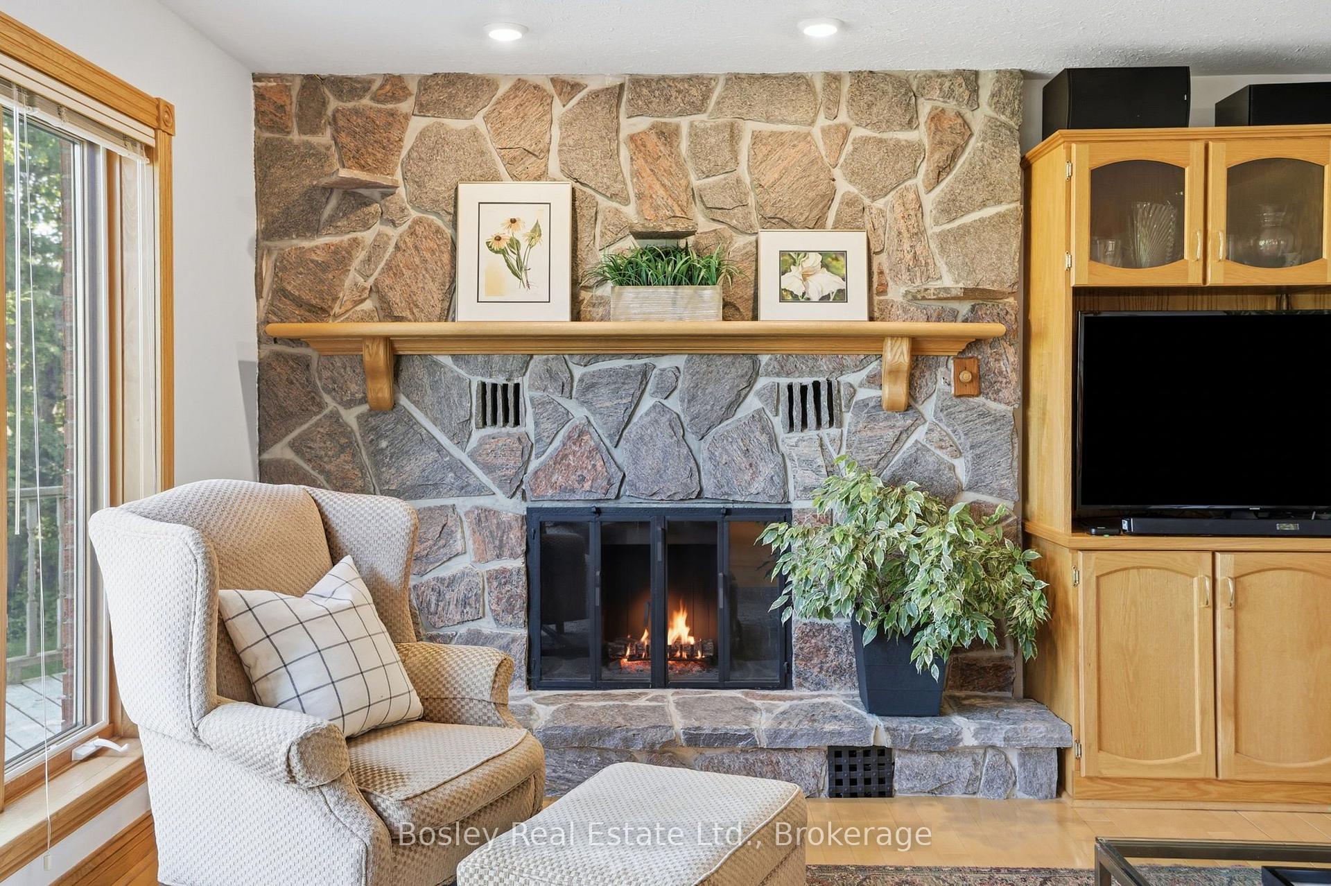 Photo 10 of 124 Bartlett Boulevard, Collingwood — HOMEH