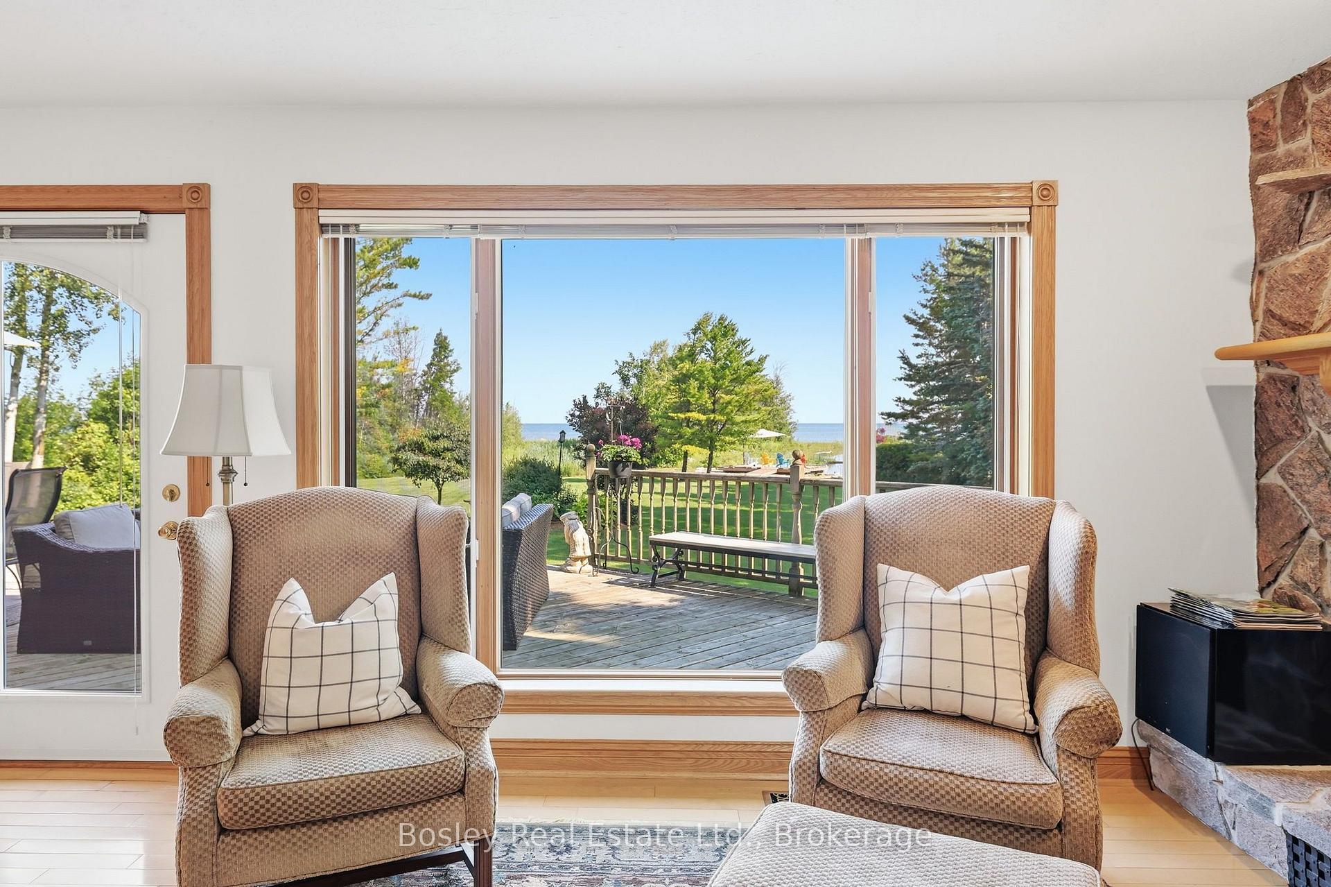 Photo 11 of 124 Bartlett Boulevard, Collingwood — HOMEH