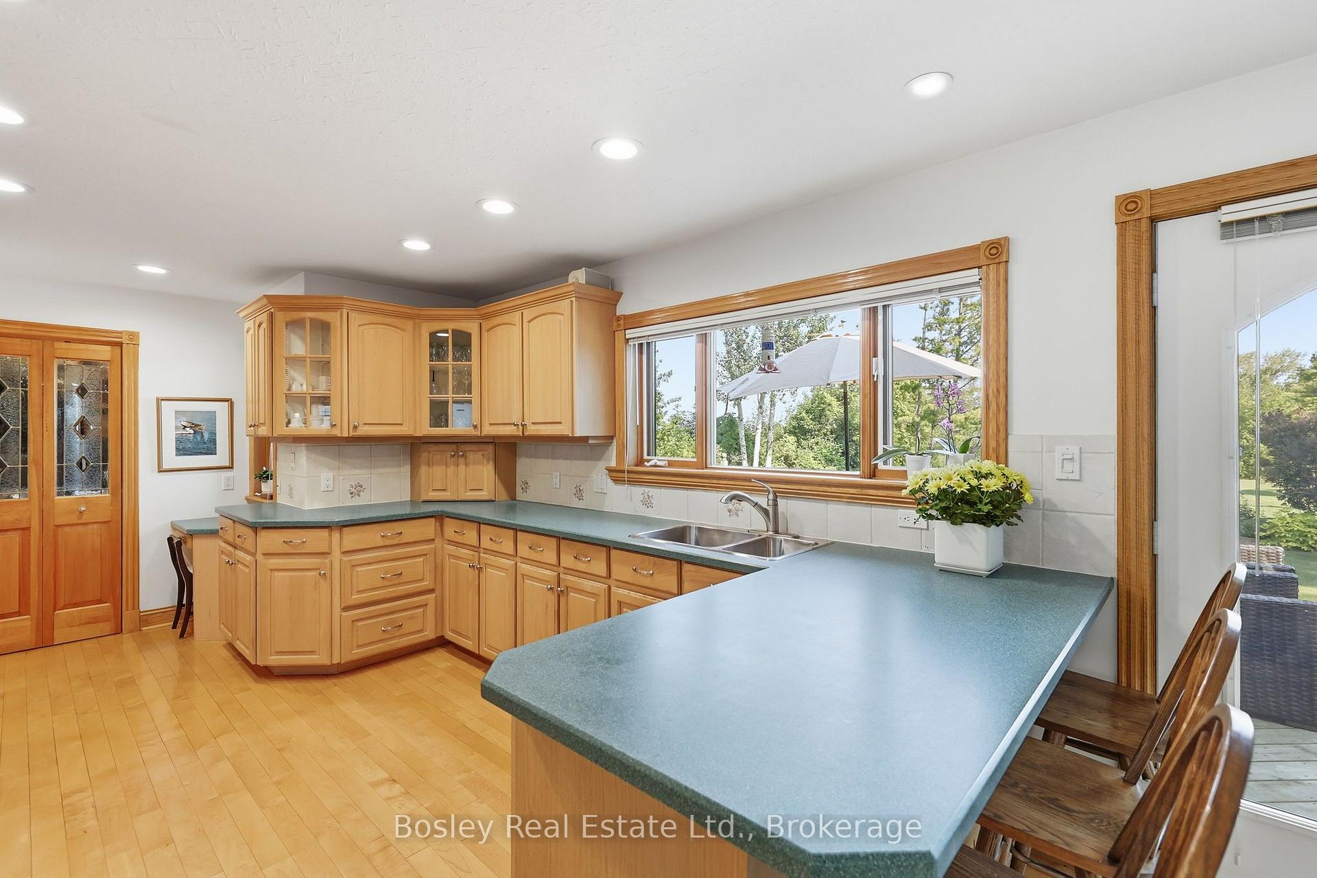 Photo 13 of 124 Bartlett Boulevard, Collingwood — HOMEH
