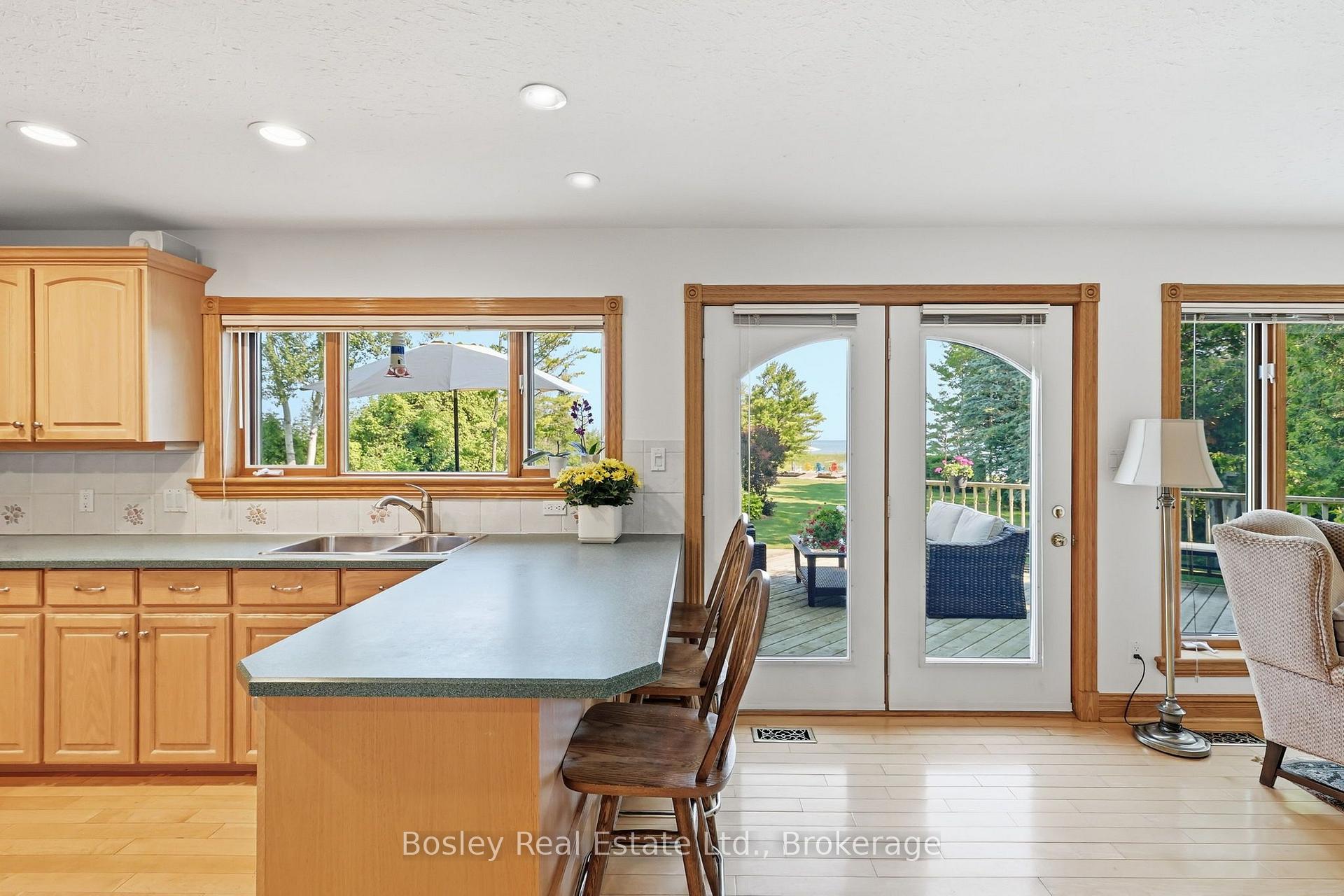 Photo 14 of 124 Bartlett Boulevard, Collingwood — HOMEH
