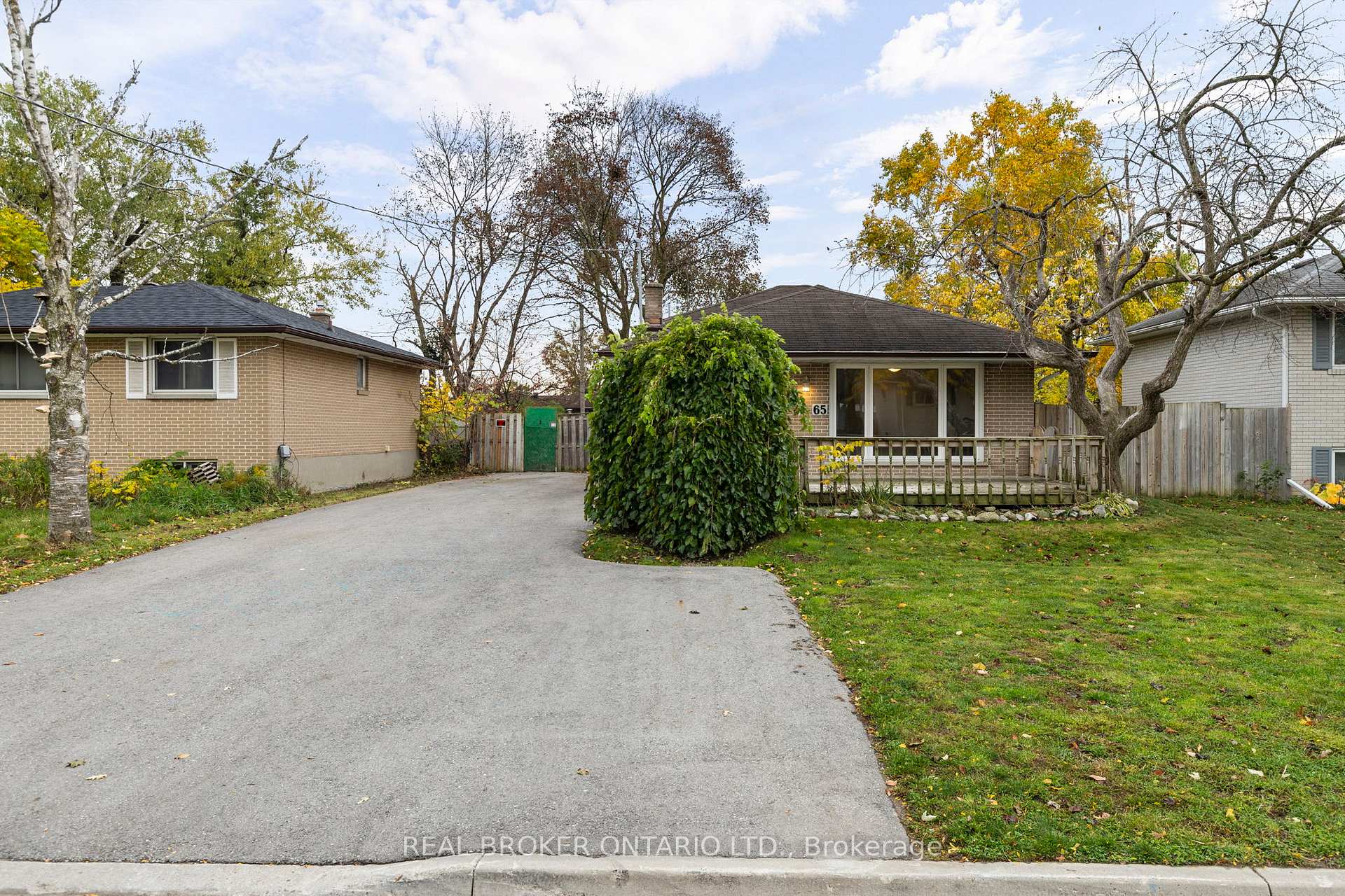 Photo 3 of 65 Ottaway Avenue, Barrie, Wellington — HOMEH