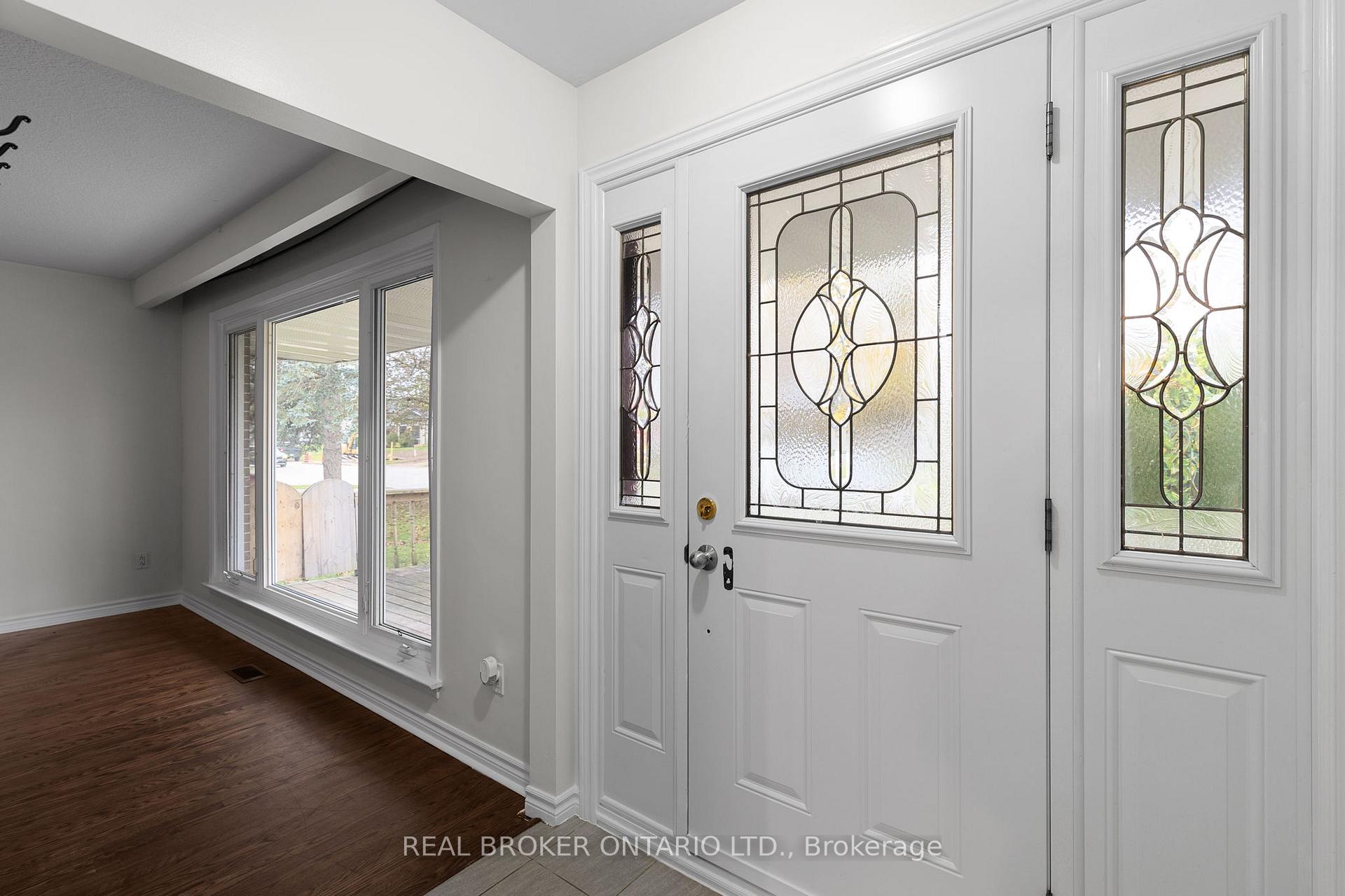 Photo 4 of 65 Ottaway Avenue, Barrie, Wellington — HOMEH